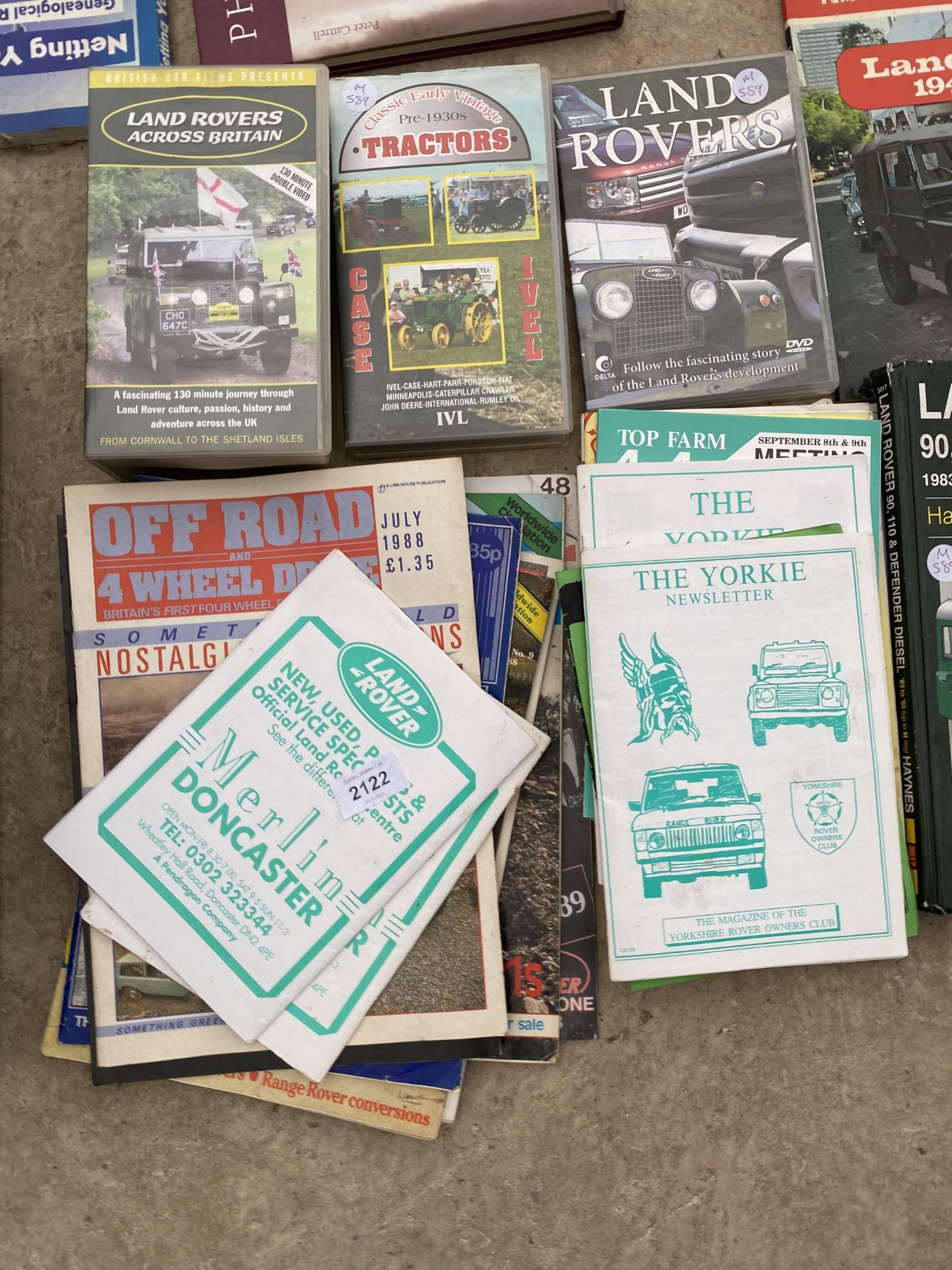 A LARGE COLLECTION OF VARIOUS LAND ROVER MAGAZINES - Image 4 of 4