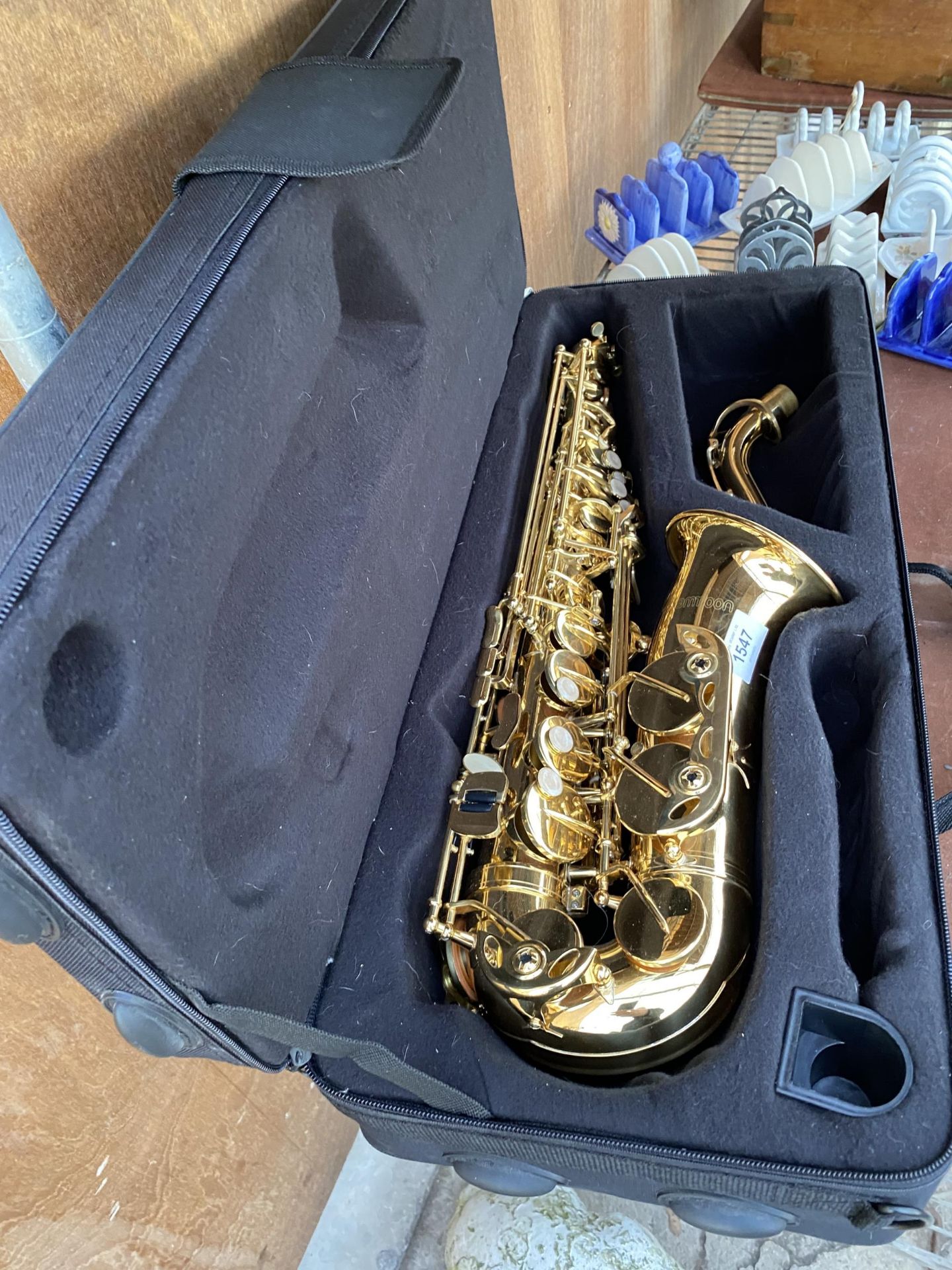 A BRASS CASED AMMOON SAXAPHONE - Bild 2 aus 7