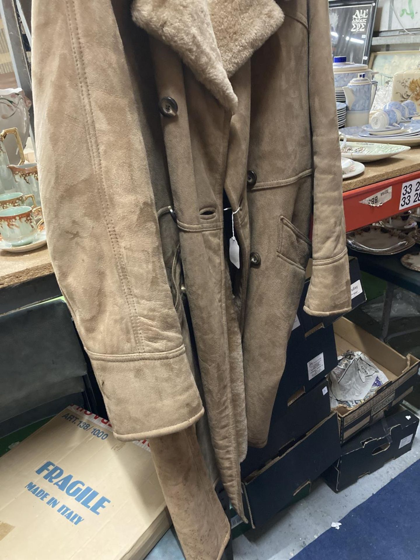 A MORLANDS REAL LAMBSKIN COAT MADE IN ENGLAND - SIZE L/XL - Image 2 of 3