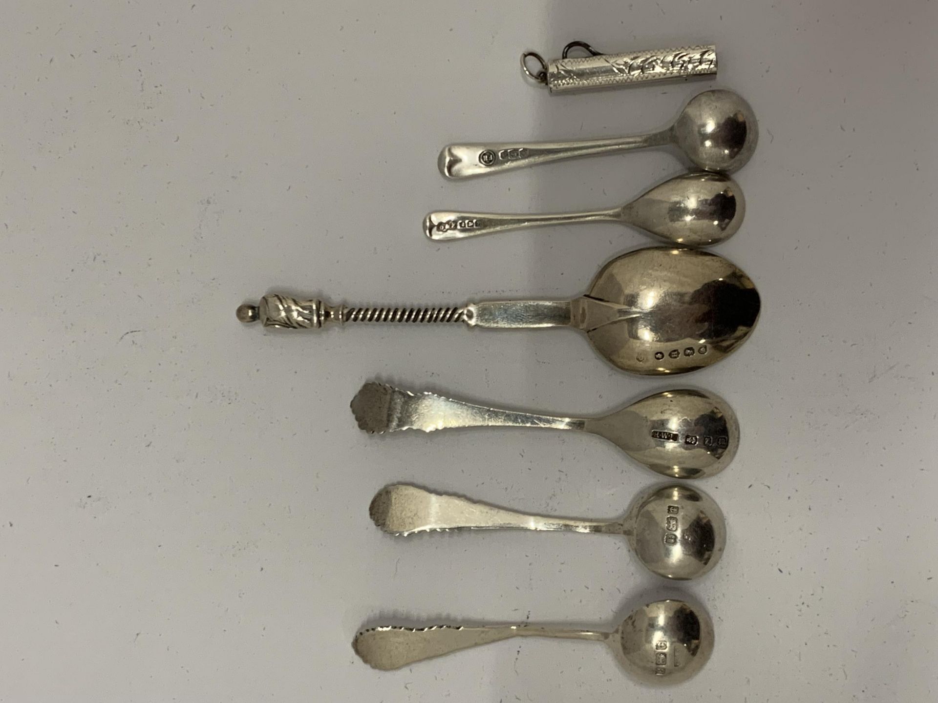 A MIXED LOT OF SMALL HALLMARKED SILVER CONDIMENT SPOONS ETC, TOTAL WEIGHT 40G - Image 7 of 8