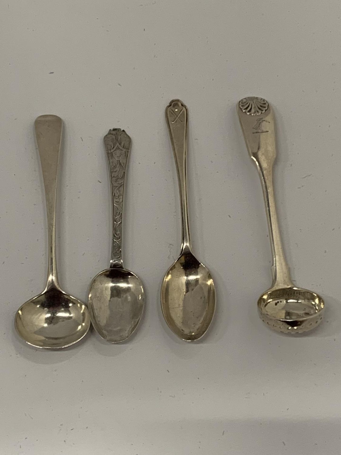 A MIXED LOT OF HALLMARKED SILVER TEASPOONS TO INCLUDE SOME GEORGIAN EXAMPLES, TOTAL WEIGHT 109G - Image 8 of 8