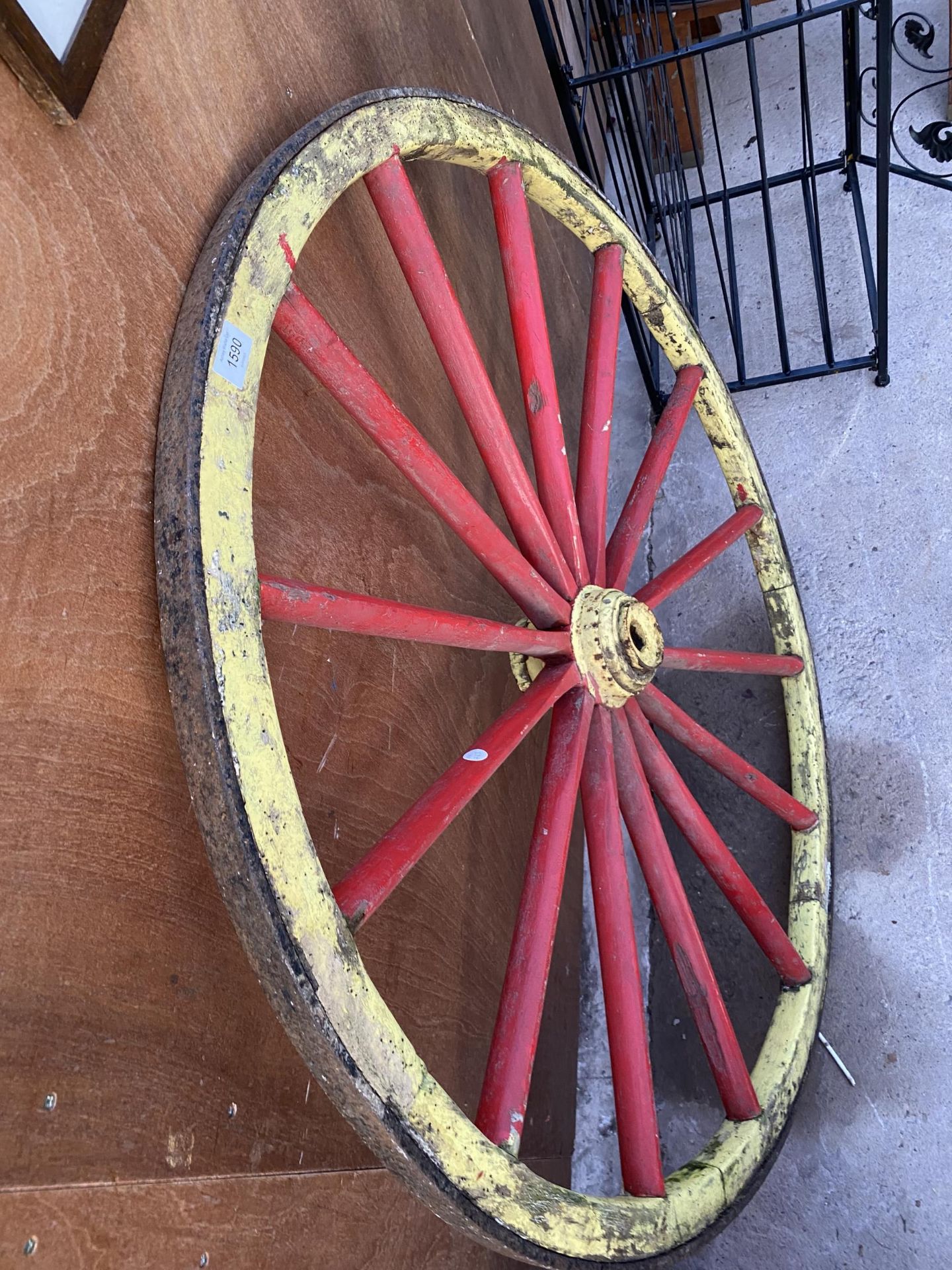 A WOODEN CART WHEEL WITH METAL BANDING - Image 2 of 3