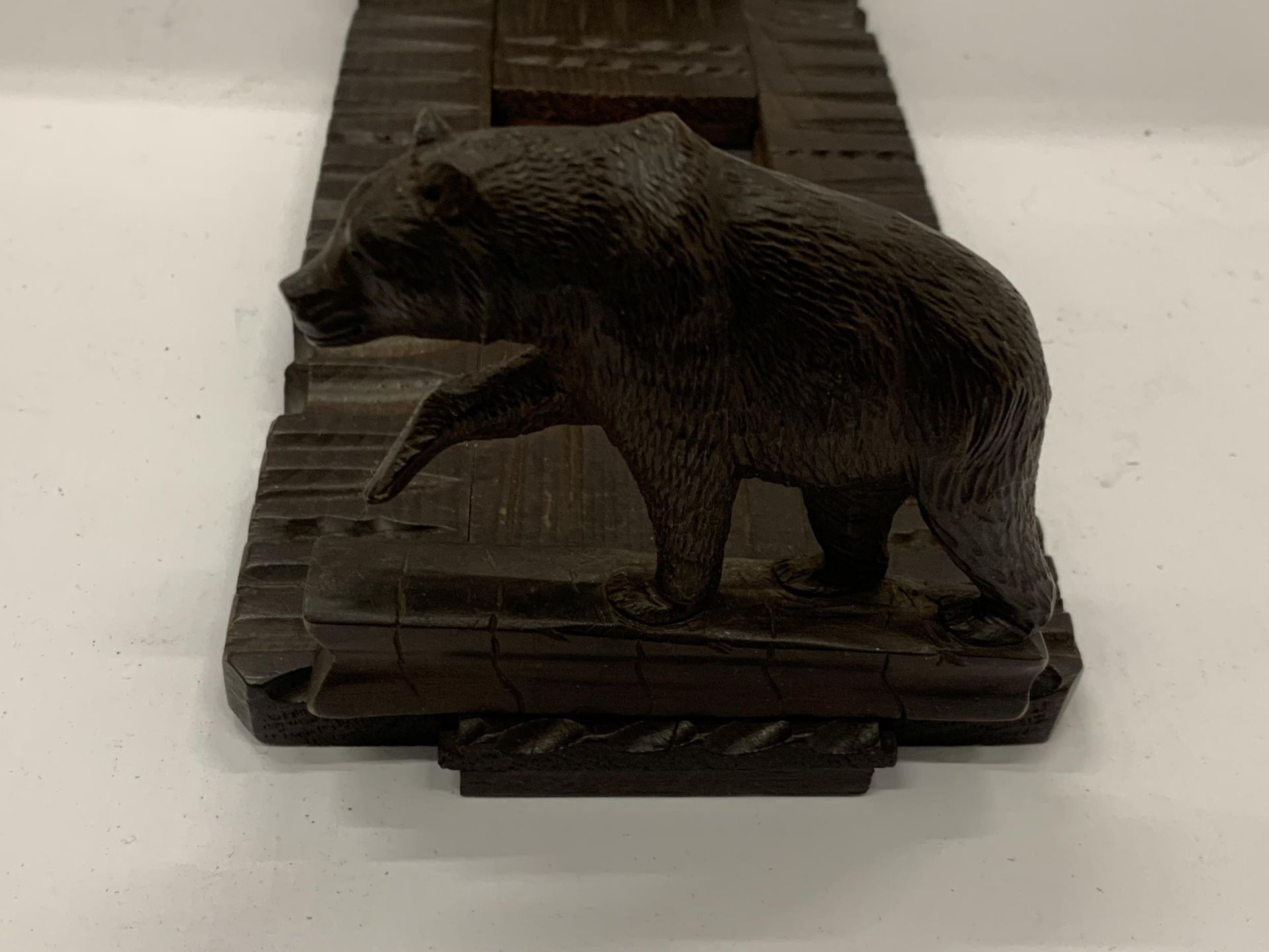 A BAVARIAN BLACK FOREST BEAR SLIDING BOOKENDS - Image 3 of 6