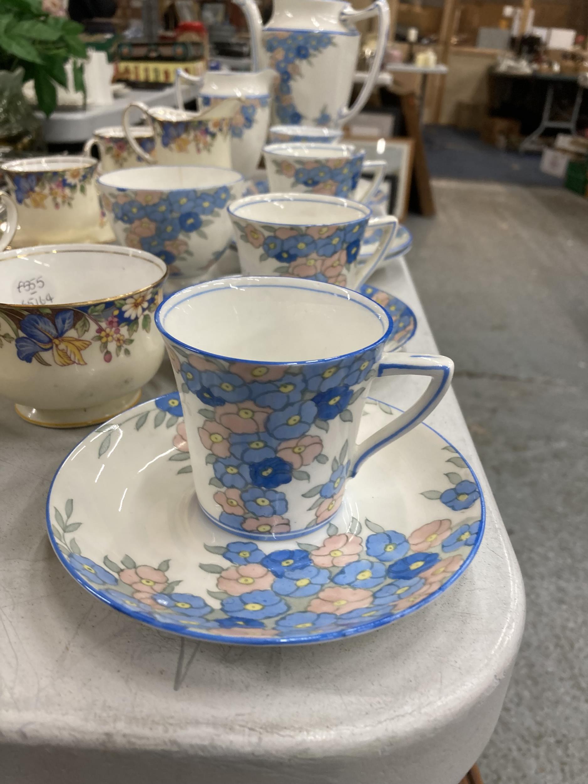 AYNSLEY CUPS AND SAUCERS, SUGAR BOWL, MILK JUG AND A FURTHER TEA SET (ONE CUP A/F) - Image 3 of 5