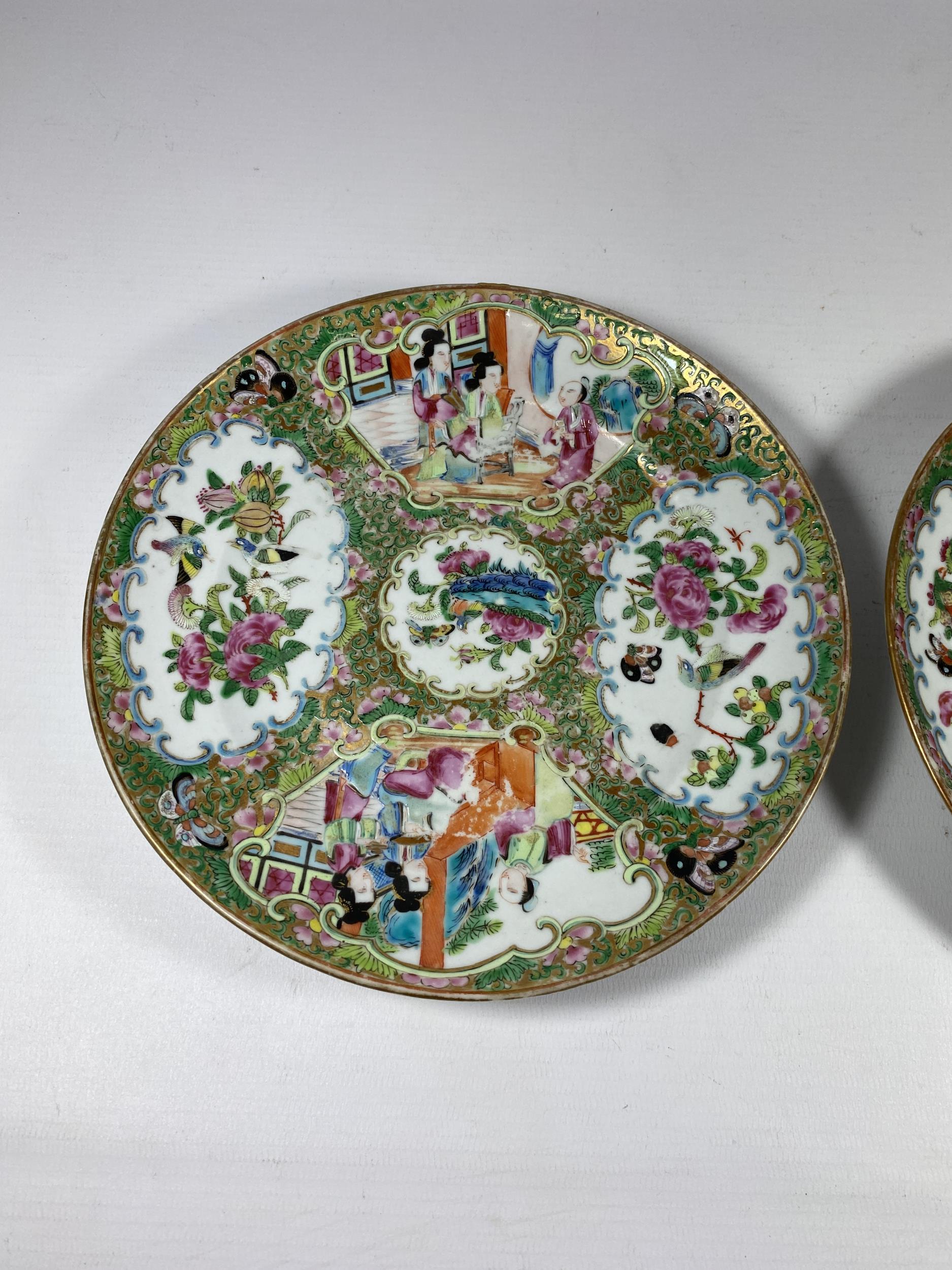 A PAIR OF 19TH CENTURY CHINESE CANTON FAMILLE ROSE MEDALLION PLATES, DIAMETER 20CM - Image 2 of 5