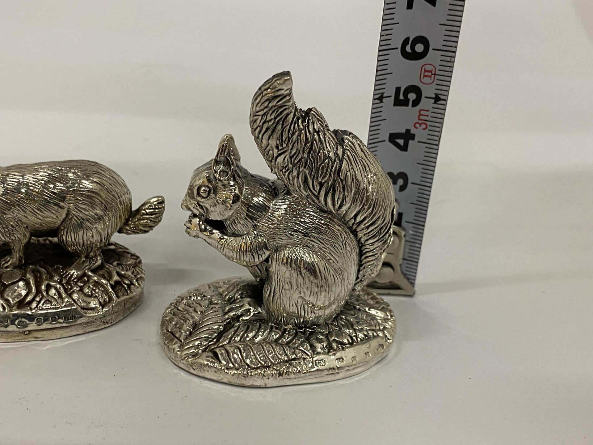 TWO HALLMARKED SILVER FILLED CAMELOT SILVERWARE LTD ANIMALS - SQUIRREL & BADGER - Bild 4 aus 4