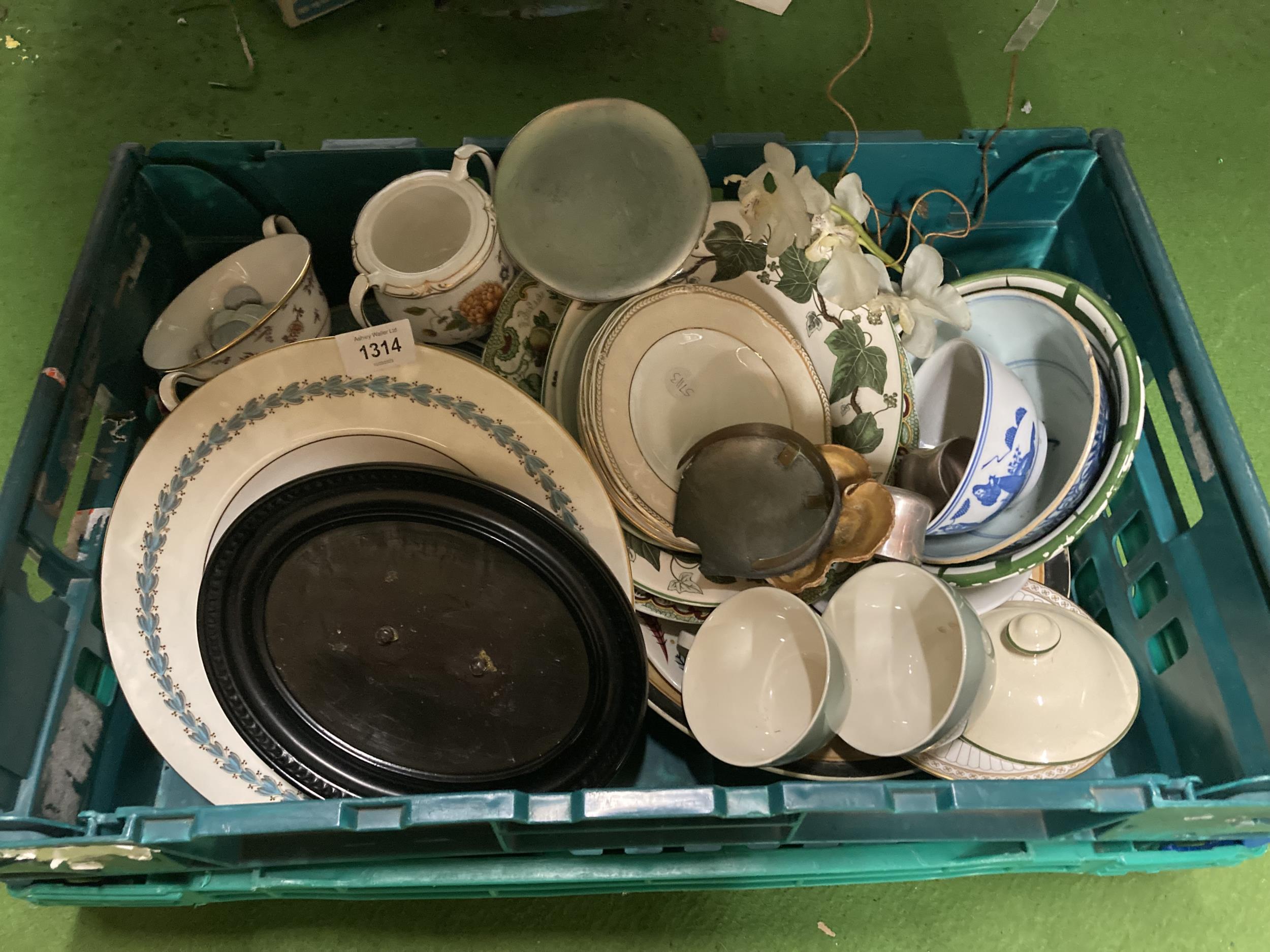 A VERY LARGE MIXED QUANTITY OF CERAMICS TO INCLUDE PLATES, BOWLS, CUPS, SAUCERS, ETC.,