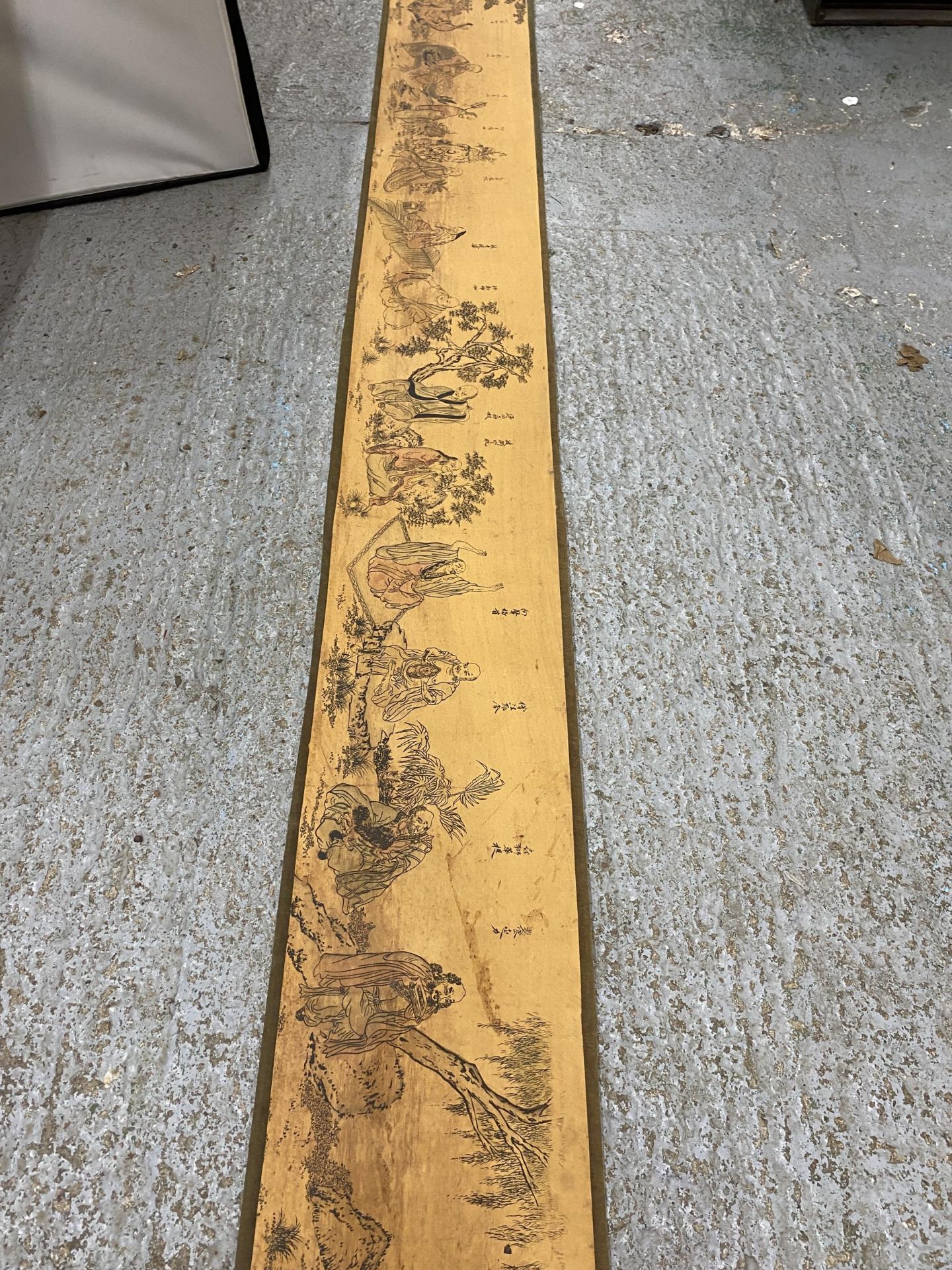 A LARGE 19TH CENTURY JAPANESE TAPESTRY SCROLL, LENGTH 370CM - Image 5 of 7