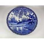 A LARGE JAPANESE EARLY 20TH CENTURY BLUE AND WHITE CHARGER WITH DUCKS IN POND DESIGN, DIAMETER 37CM