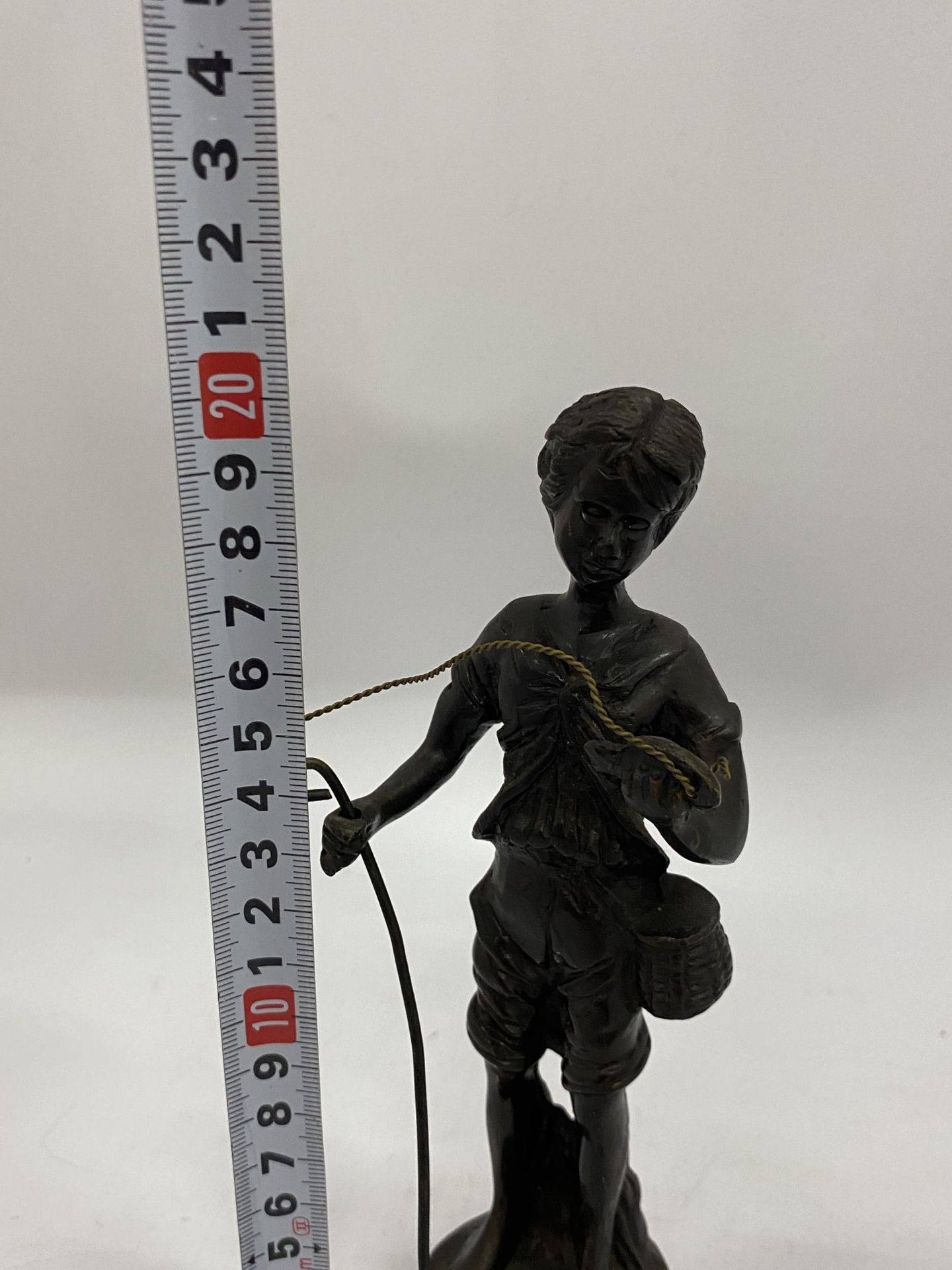 A BRONZE MODEL OF A BOY FISHERMAN, HEIGHT 20CM - Image 5 of 5