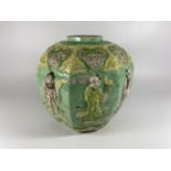 A CHINESE FAMILLE JAUNE OCTAGONAL JAR WITH FIGURAL DESIGN, FOUR CHARACTER MARK TO BASE, HEIGHT 22CM