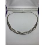 A SILVER STRAND NECKLACE IN A PRESENTATION BOX