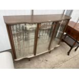 A MID 20TH CENTURY GLASS FRONTED CHINA CABINET WITH MIRRORED INTERIOR BACK, 48" WIDE