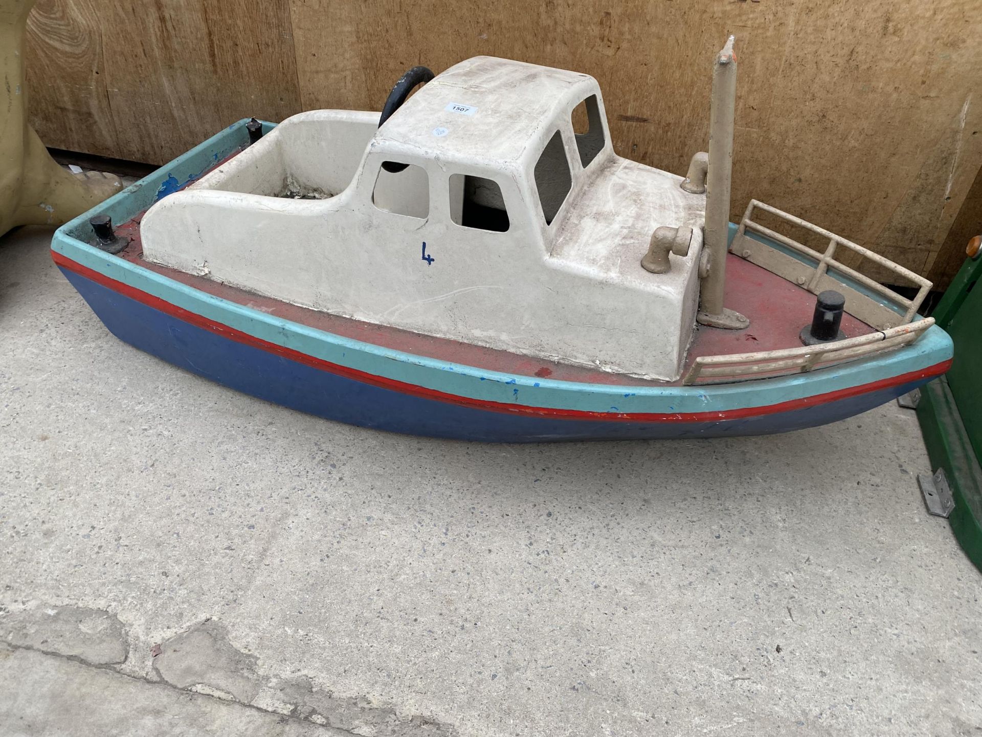 A VINTAGE BOAT FAIRGROUND RIDE