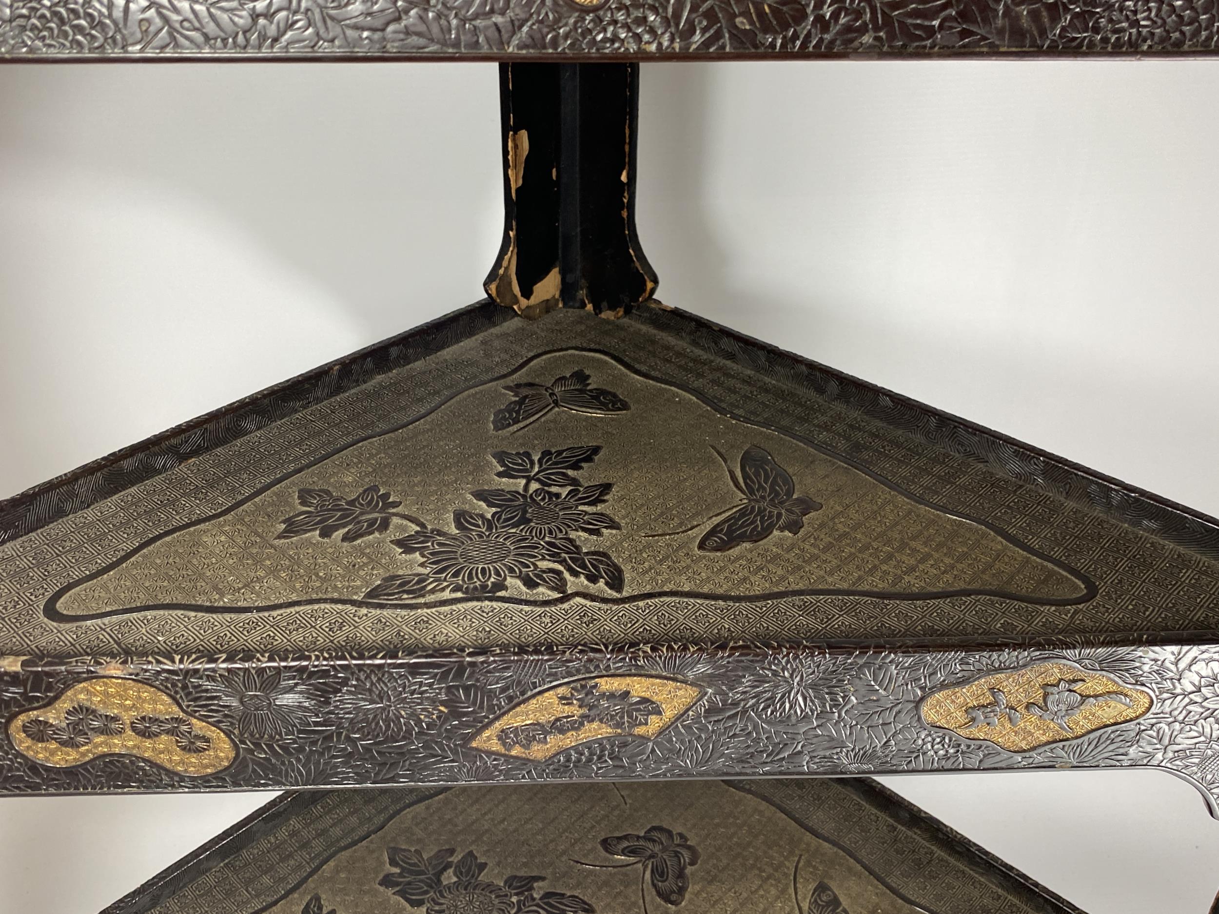 A JAPANESE MEIJI PERIOD (1868-1912) STACKING FOUR SECTION SHELF UNIT WITH GILT AND BUTTERFLY DESIGN, - Image 3 of 6