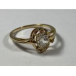 A 9CT GOLD CLEAR STONE ABSTRACT RING, WEIGHT 2.5G