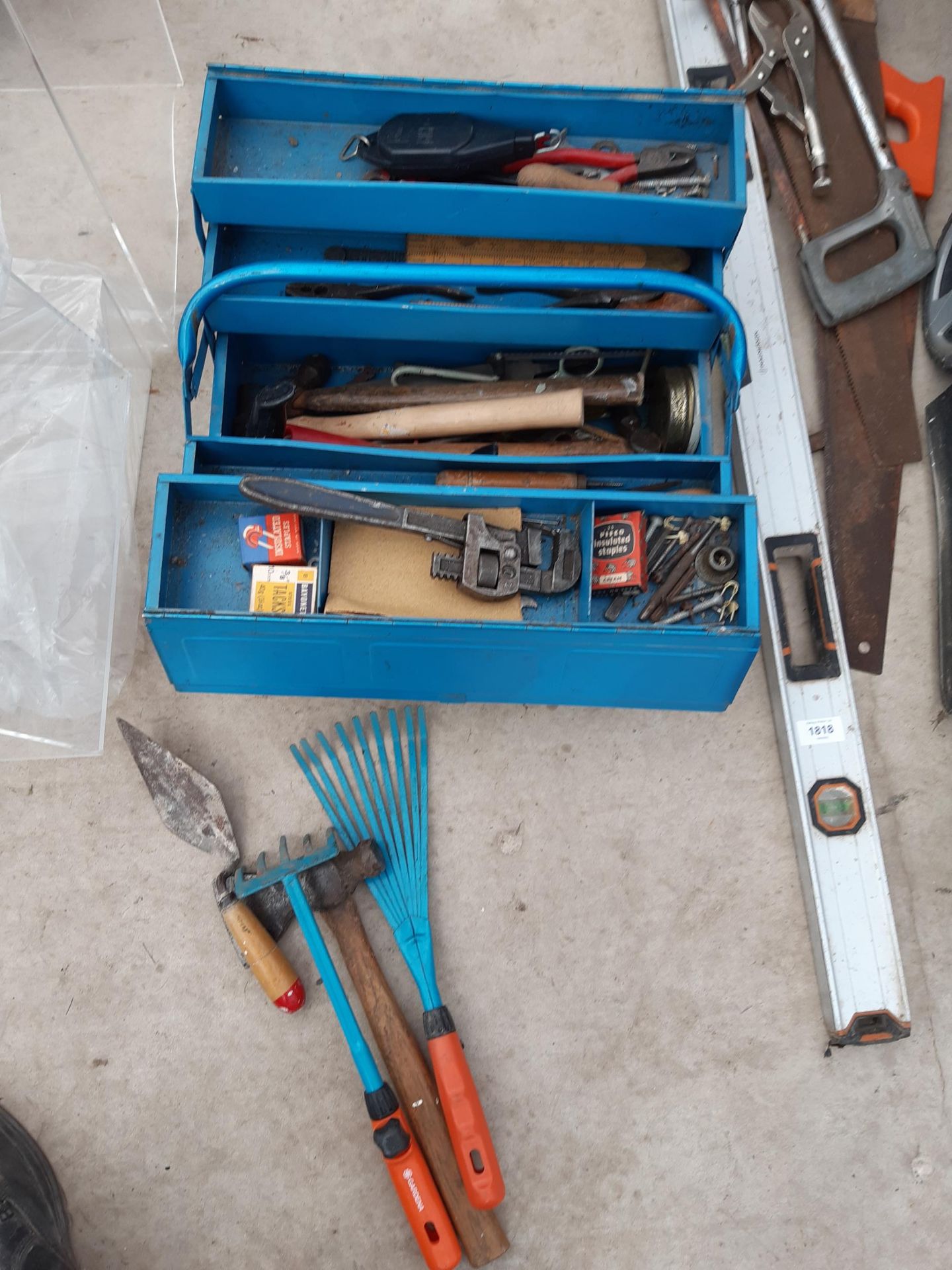 A METAL TOOL BOX CONTAINING AN ASSORTMENT OF TOOLS TO INCLUDE HAMMERS AND PLIERS ETC