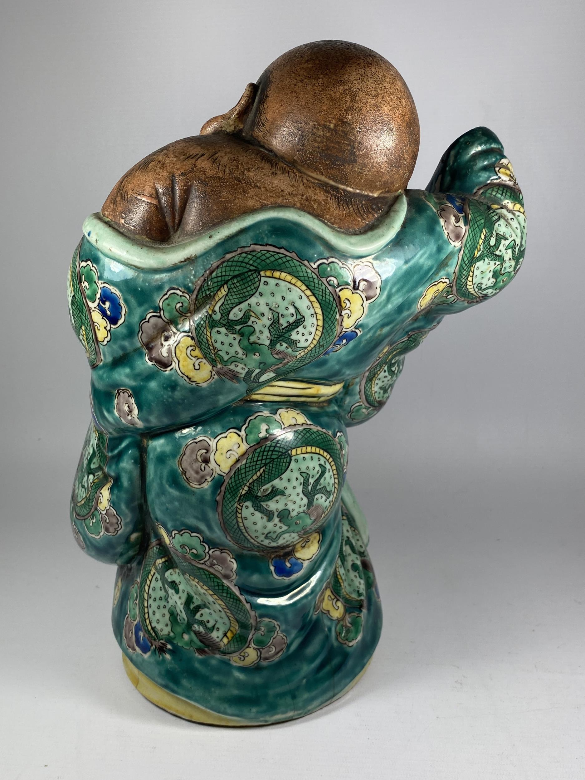 A LARGE JAPANESE MEIJI PERIOD (1868-1912) POTTERY MODEL OF HOTEI WEARING CHINESE DRAGON DESIGN ROBE, - Image 4 of 5