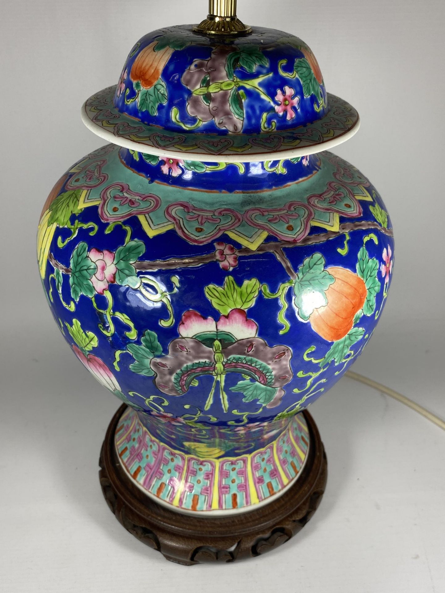 A LARGE CHINESE ENAMEL DESIGN PEACH BLOSSOM TABLE LAMP ON CARVED WOODEN BASE, HEIGHT INCLUDING - Image 2 of 4