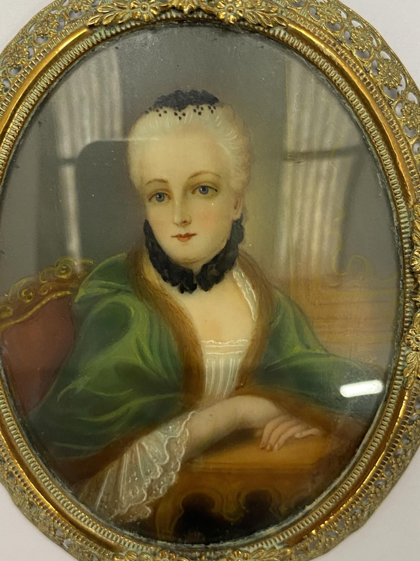 AN ANTIQUE BRASS FRAMED HAND PAINTED PORTRAIT MINIATURE, HEIGHT 10CM - Image 2 of 3