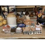 A MIXED LOT TO INCLLUDE COLLECTABLE COTTAGES, A HEN CROCK, STONEWARE JAR, BOWLS, ETC