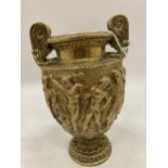 A BRASS GRECIAN STYLE URN WITH CLASSICAL DECORATION HEIGHT 16CM
