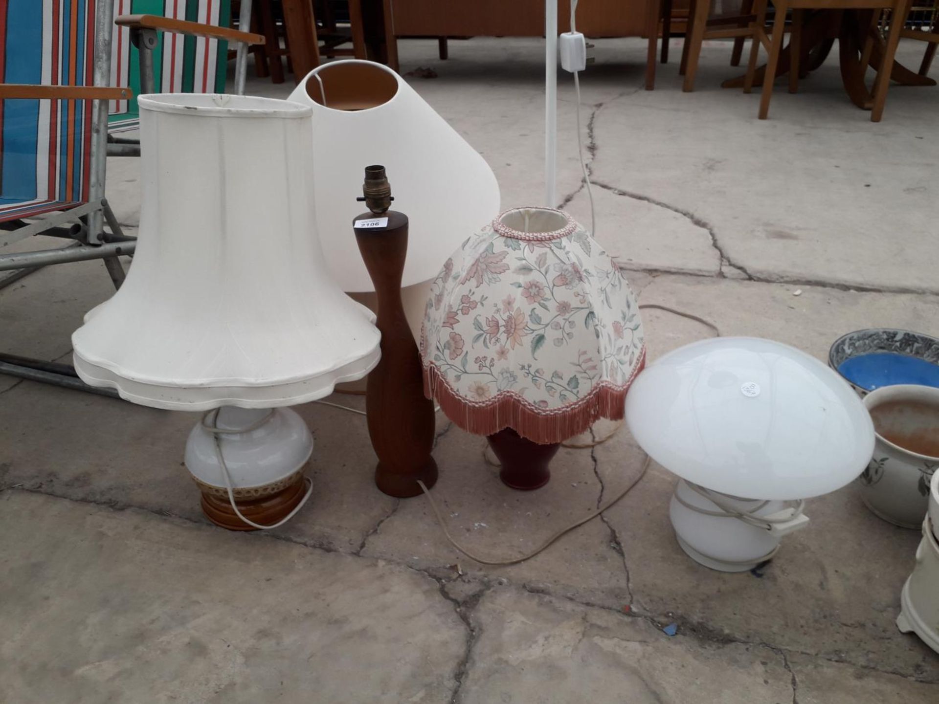 AN ASSORTMENT OF LAMPS AND LAMP SHADES - Image 2 of 2
