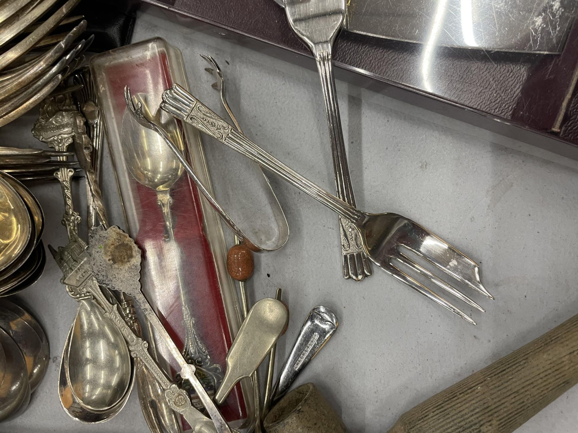 A QUANTITY OF CUTLERY - Image 4 of 4
