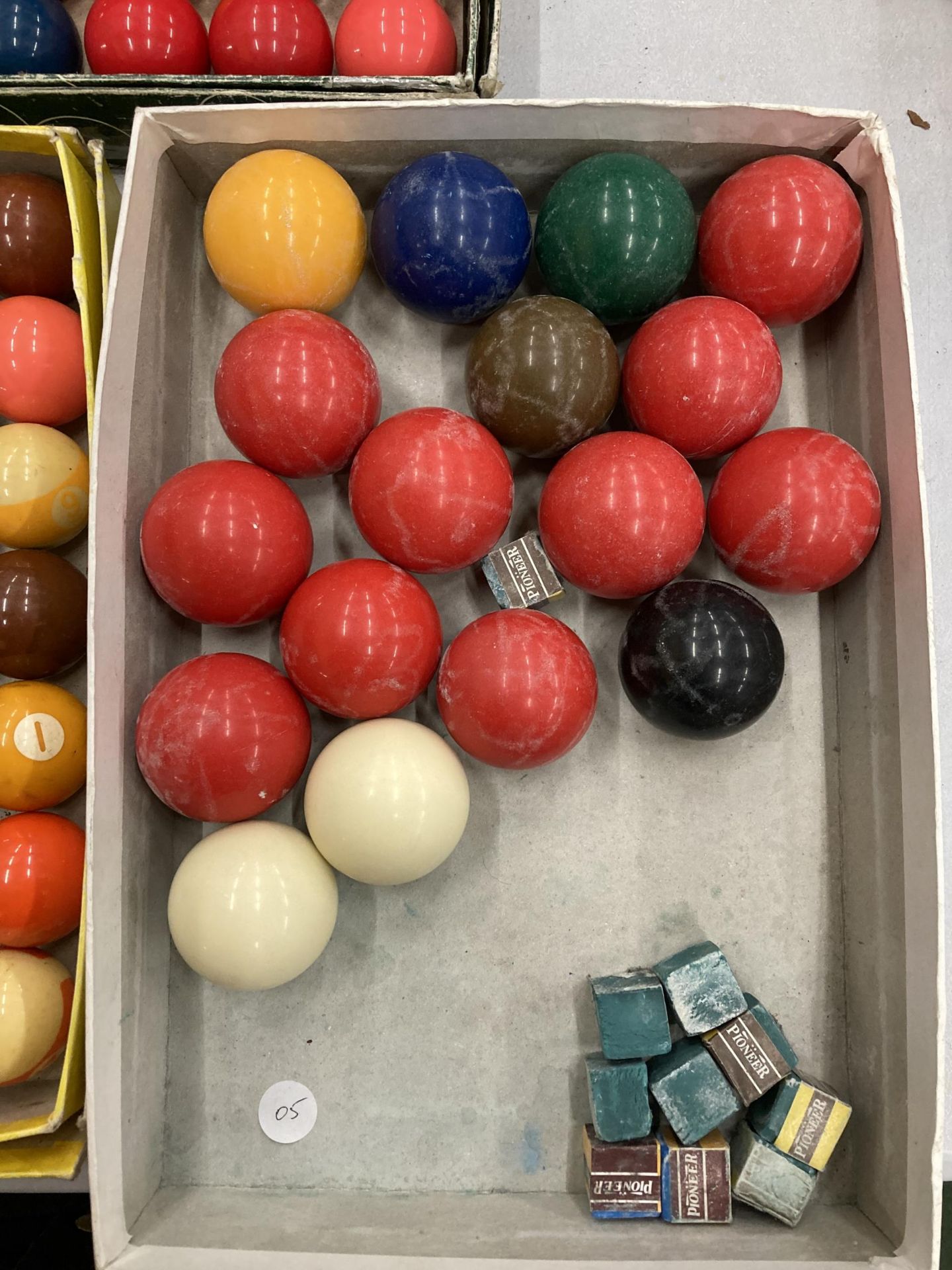 A LARGE QUANTITY OF SNOOKER AND POOL BALLS WITH A TRIANGLE AND CHALK - Image 4 of 4