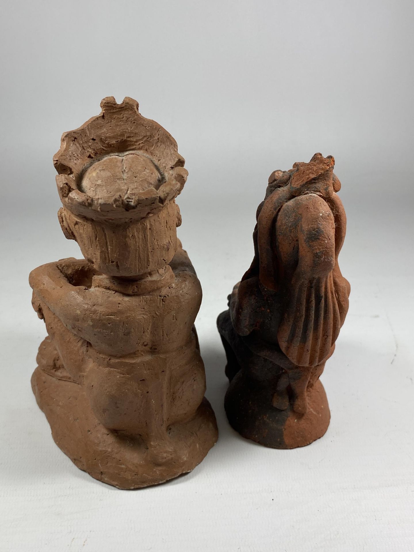 TWO UNUSUAL UGANDAN POTTERY / TERRACOTTA MODELS, HEIGHT 16CM - Image 2 of 4