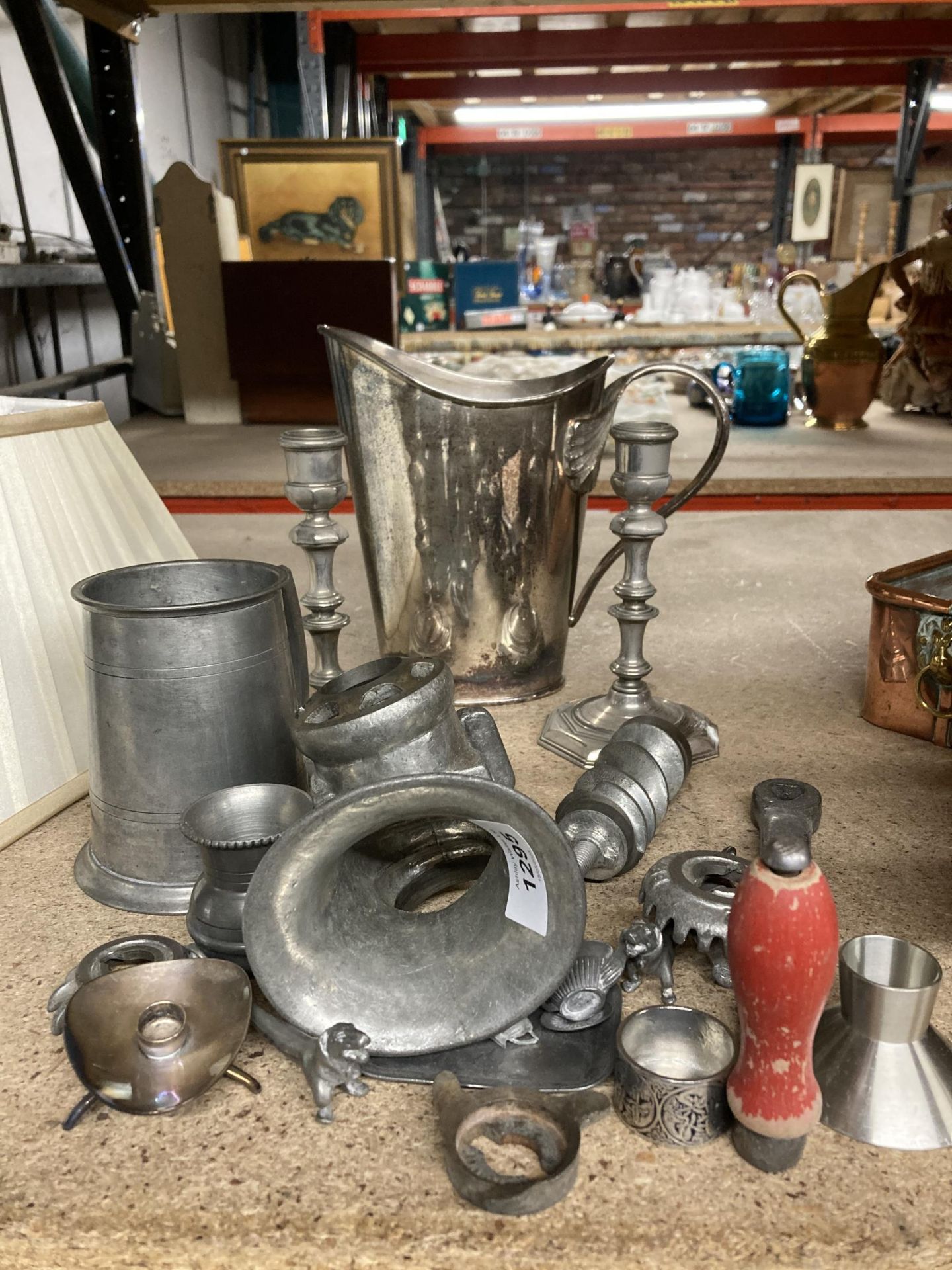 A VINTAGE BEATRICE MINCER TOGETHER WITH SILVER COLOURED CANDLESTICKS, LARGE JUG, TANKARD, ETC.,