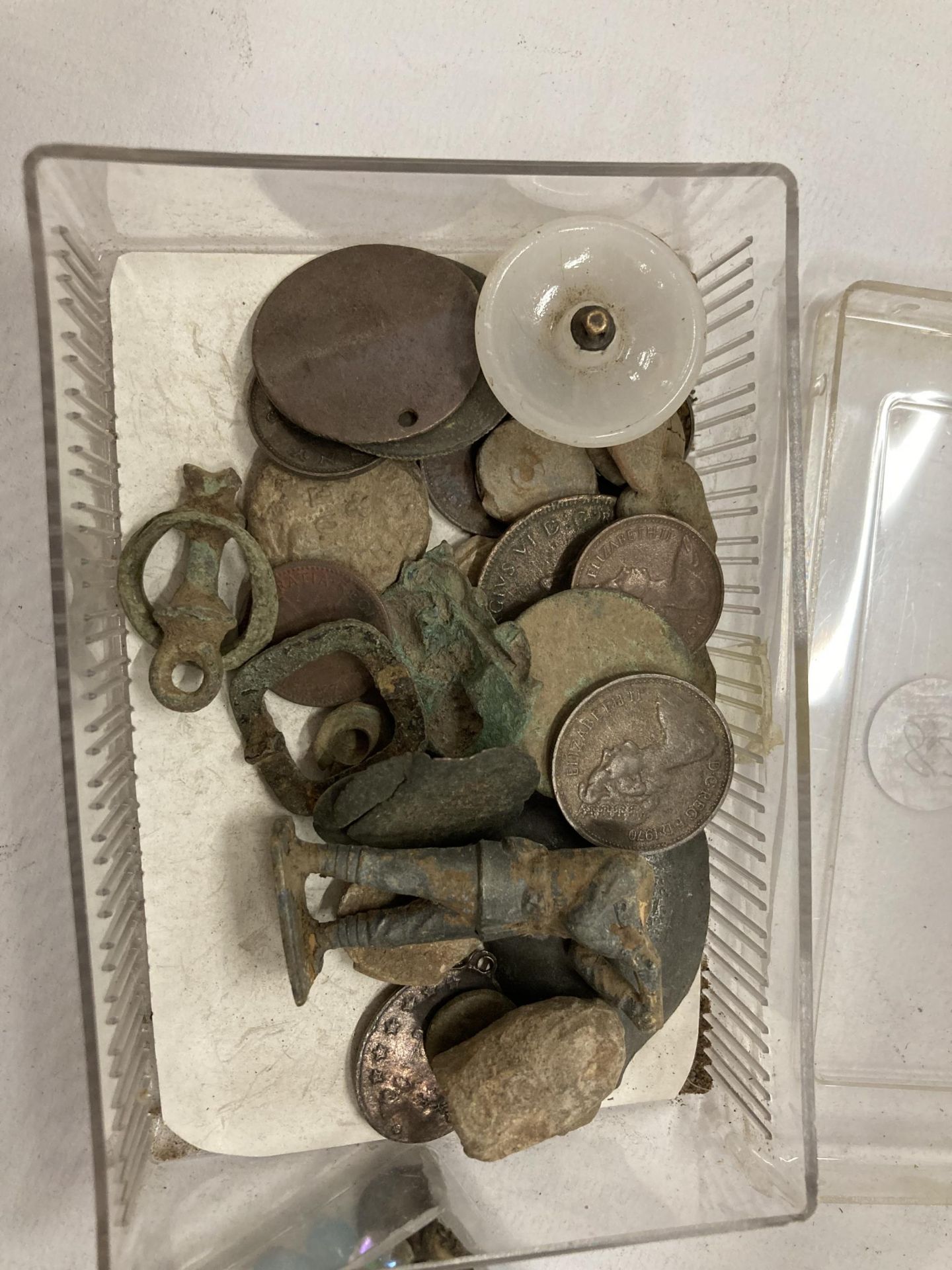 A QUANTITY OF METAL DETECTING FINDS - Image 2 of 3