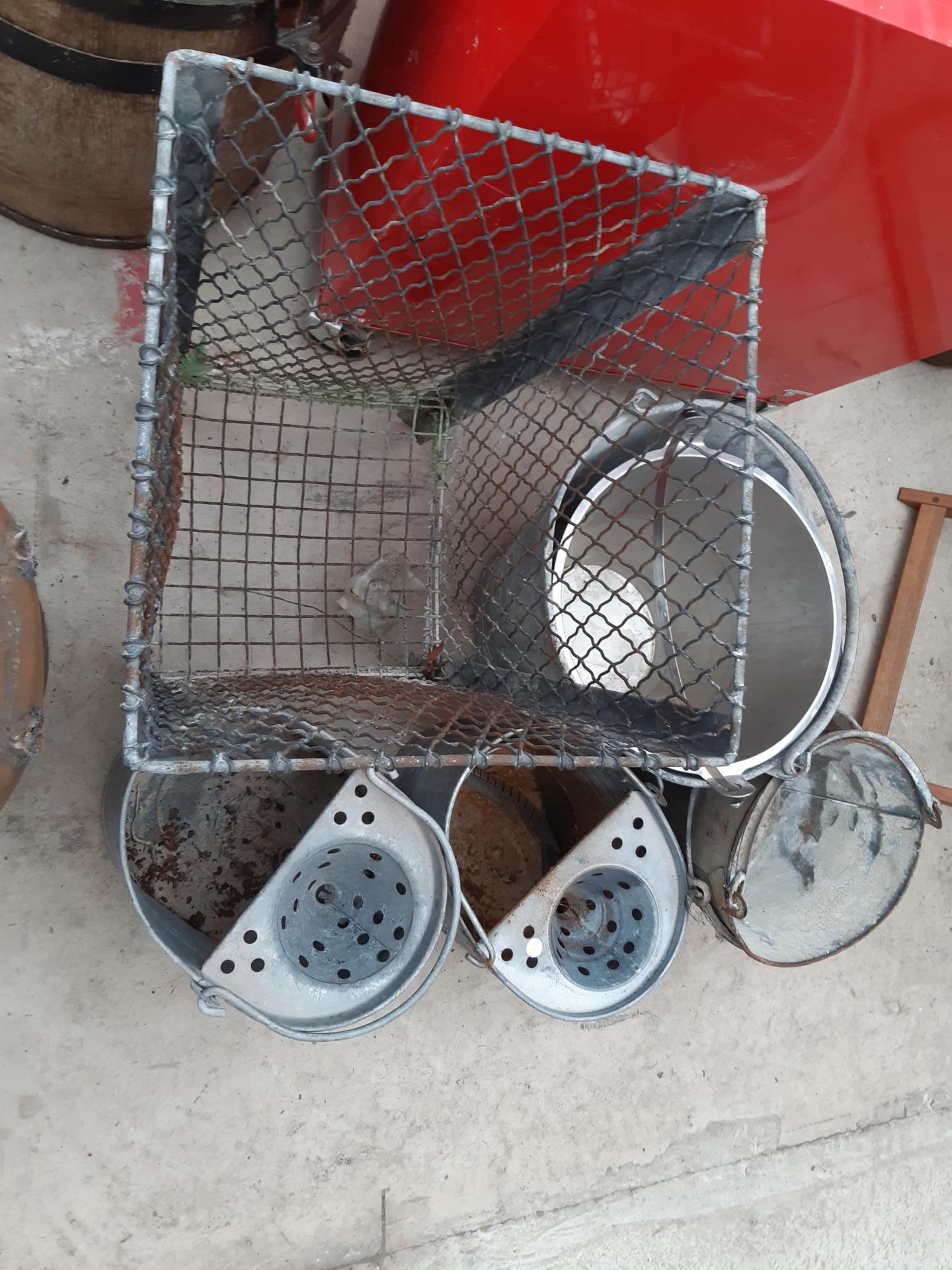 AN ASSORTMENT OF GALVANISED AND STAINLESS STEEL ITEMS TO INCLUDE BUCKETS, MOP BUCKETS AND A BASKET - Image 2 of 2