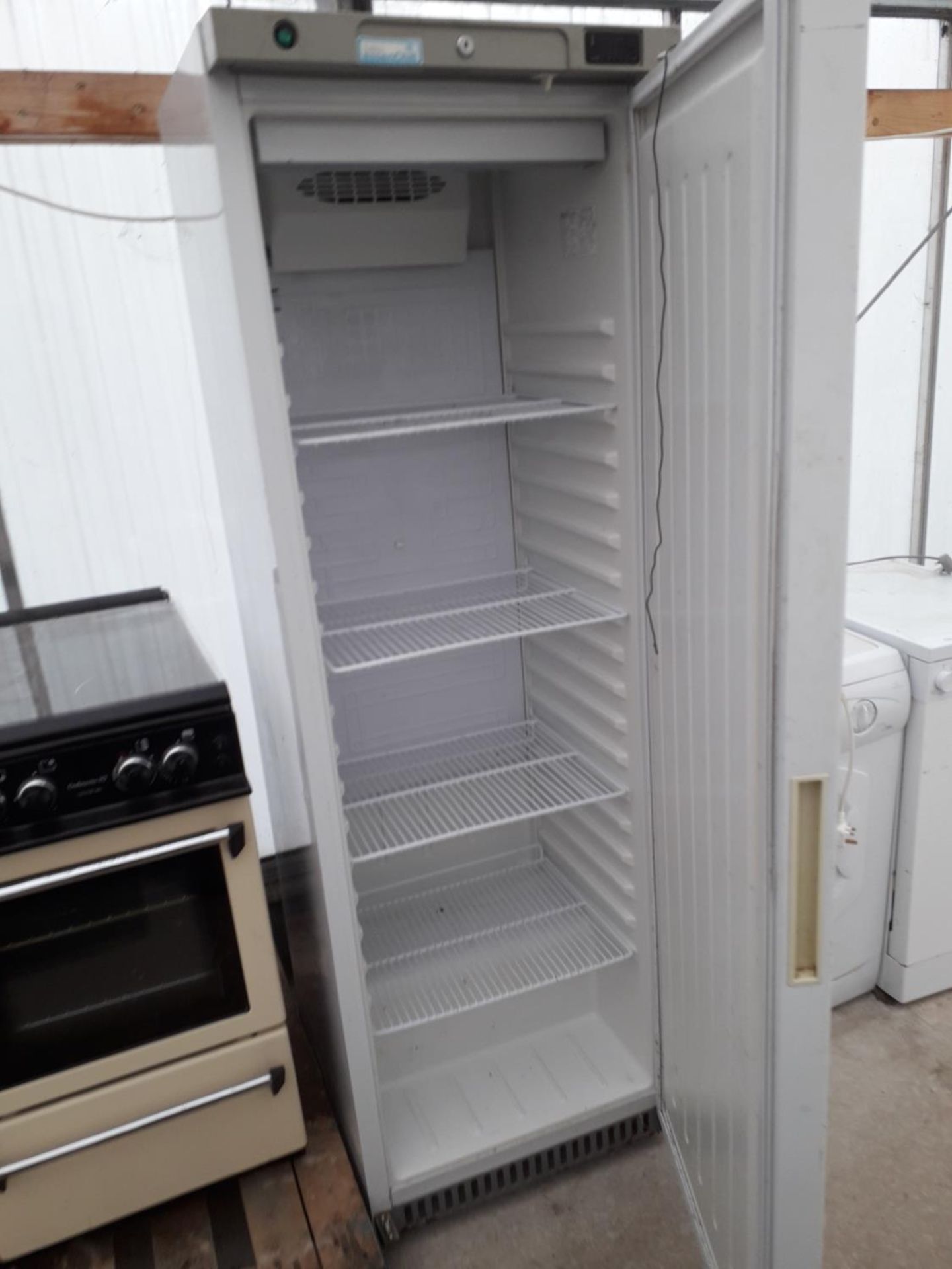 A WHITE LEC INDUSTRIAL UPRIGHT FRIDGE - Image 2 of 2