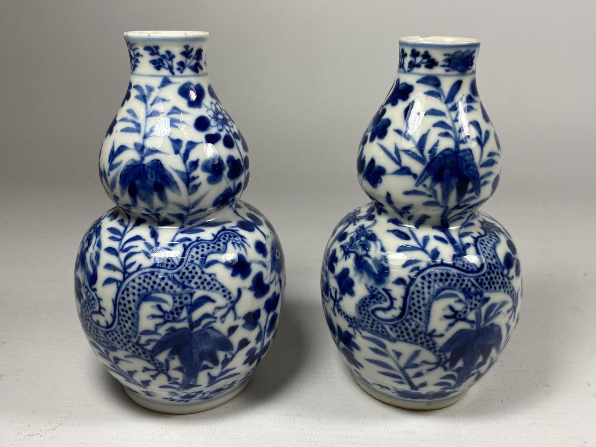 A PAIR OF QING 19TH CENTURY CHINESE BLUE AND WHITE KANGXI STYLE DOUBLE GOURD VASES, FOUR CHARACTER - Image 4 of 9