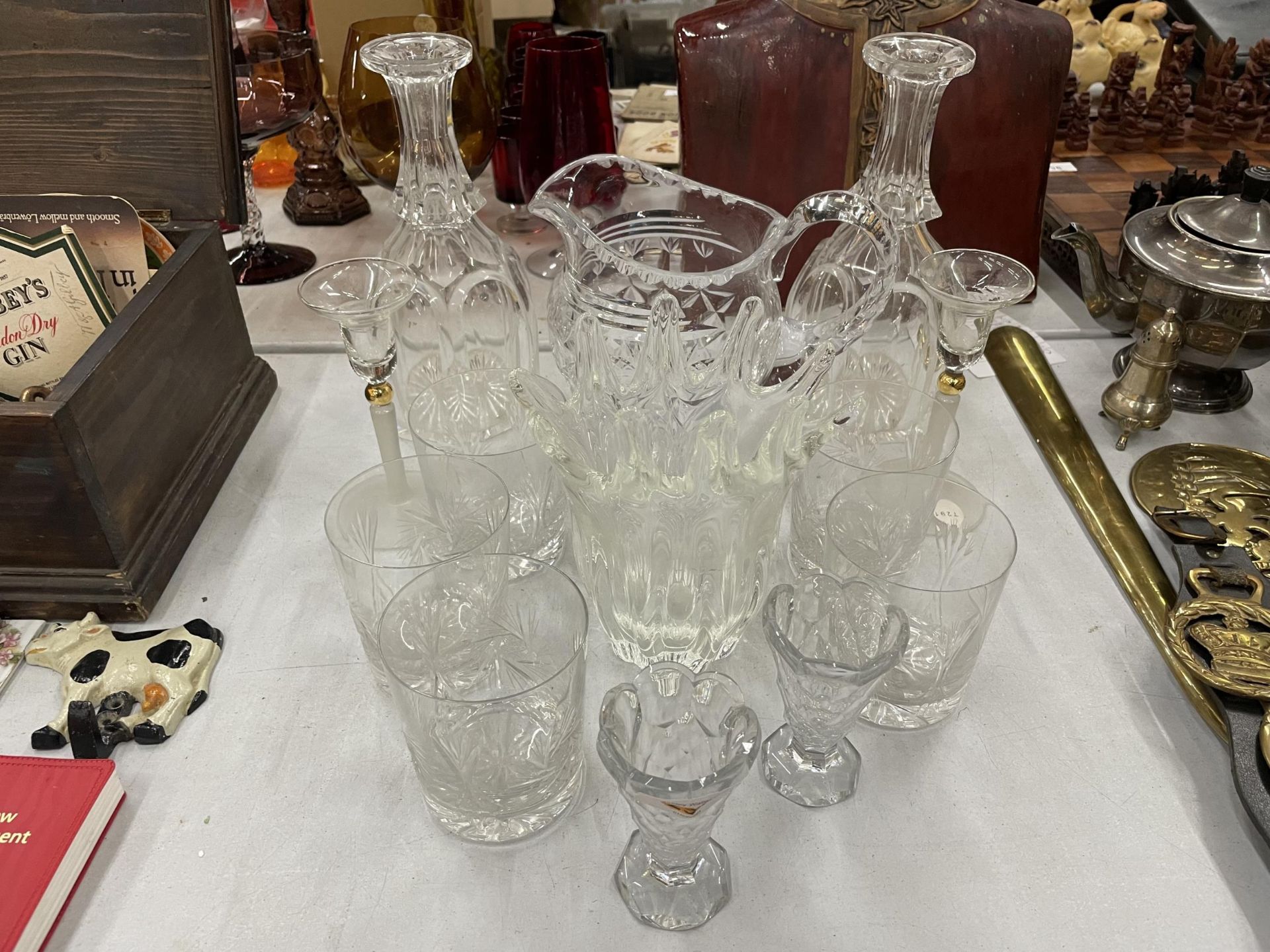 A QUANTITY OF GLASSWARE TO INCLUDE CANDLESTICKS, DECANTERS, JUG, VASE ETC