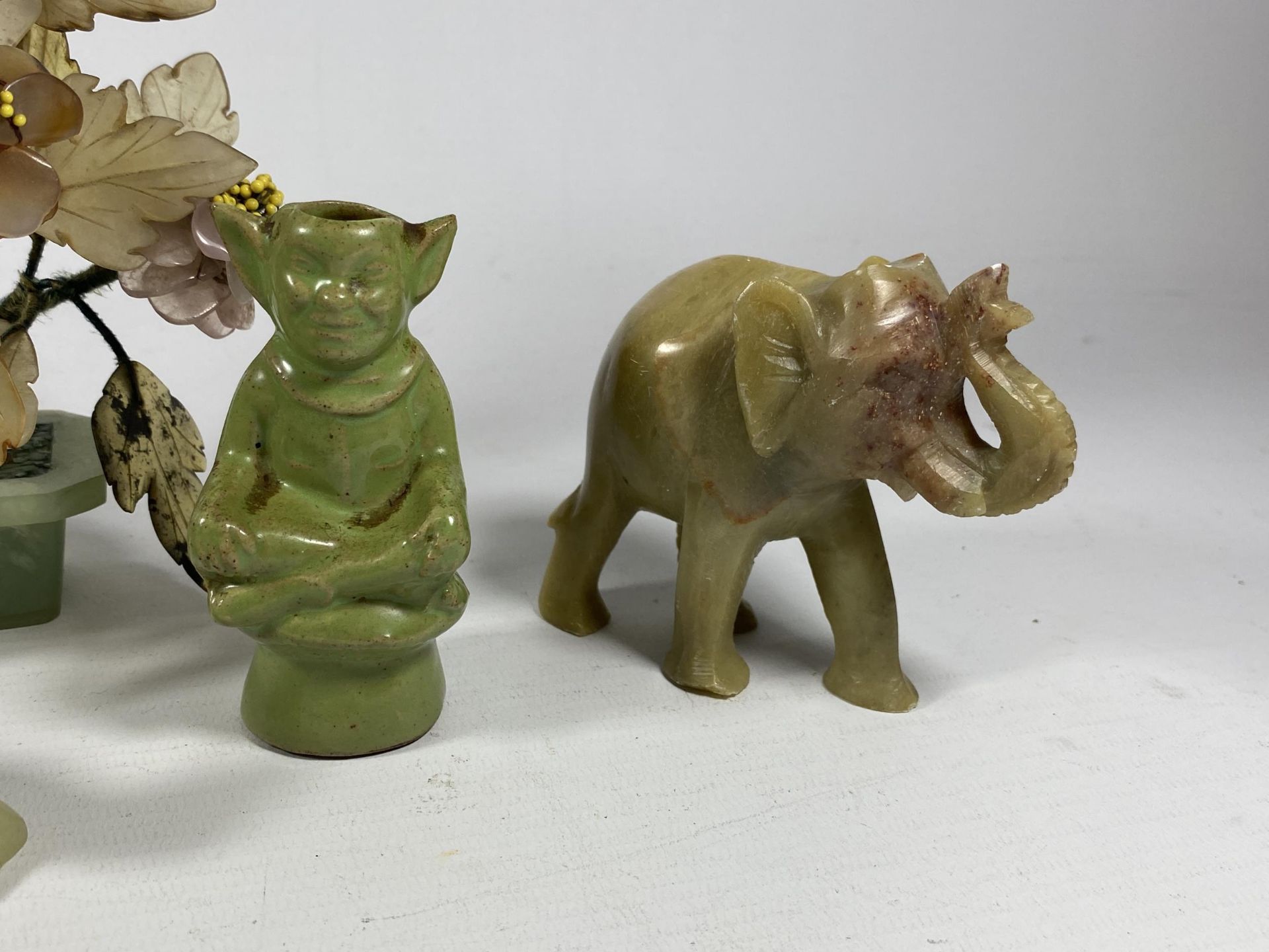 A MIXED GROUP OF ORIENTAL ITEMS TO INCLUDE JADE TYPE ELEPHANT, PLANT, EGYPTIAN HEAD ETC, PLANT - Image 3 of 3