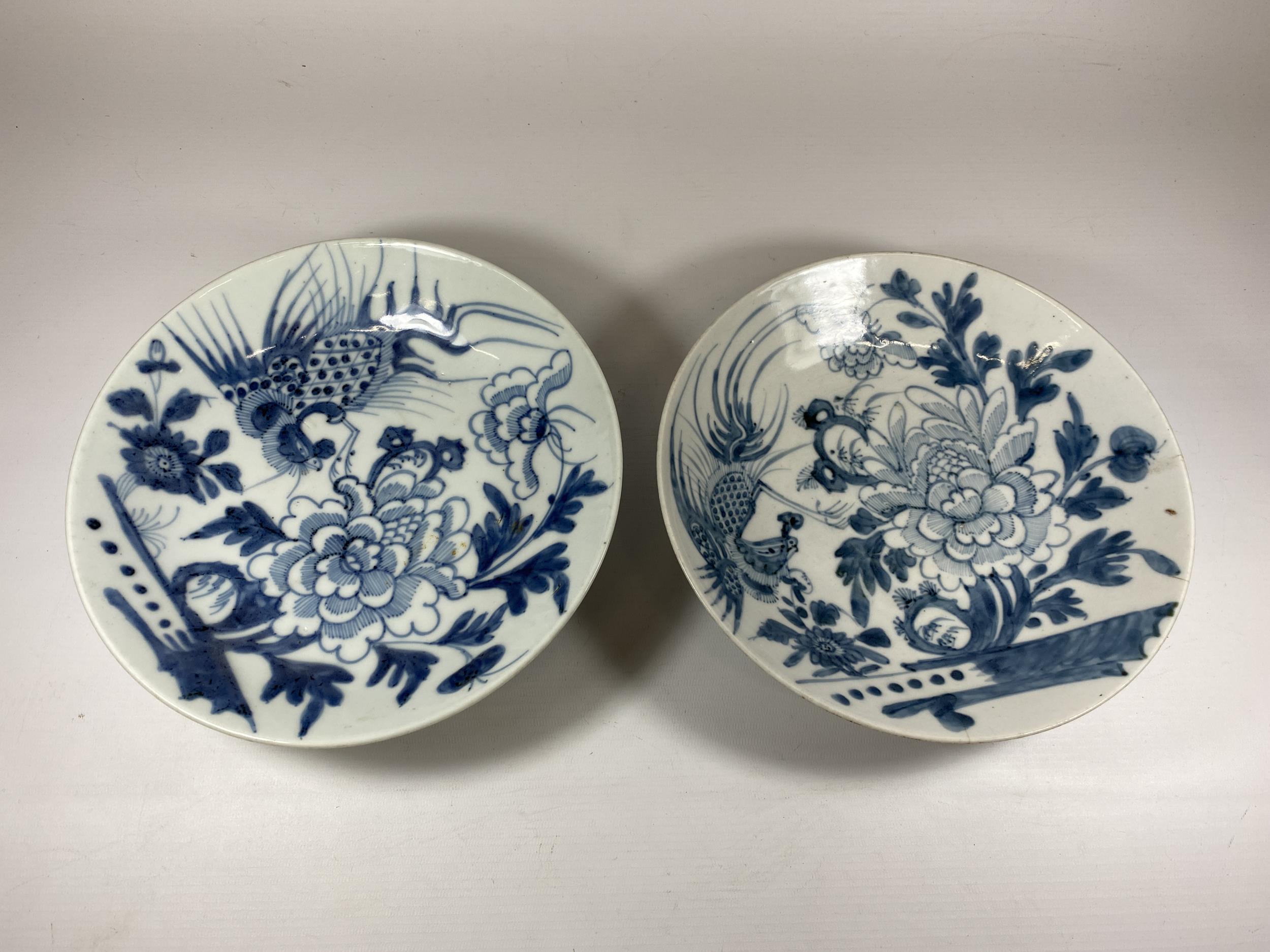 A PAIR OF CHINESE QING 19TH CENTURY BLUE AND WHITE PLATES WITH ROOSTER & FLORAL DESIGN, SEAL MARK TO