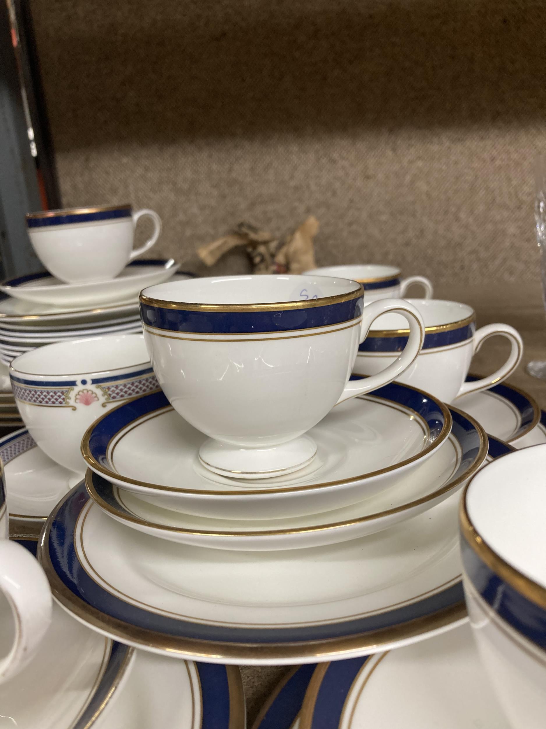 A QUANTITY OF WEDGWOOD CUPS AND SAUCERS TO INCLUDE KINGSBRIDGE - Image 3 of 5