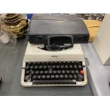 A VINTAGE IMPERIAL 'GOOD COMPANION' 203 TYPEWRITER