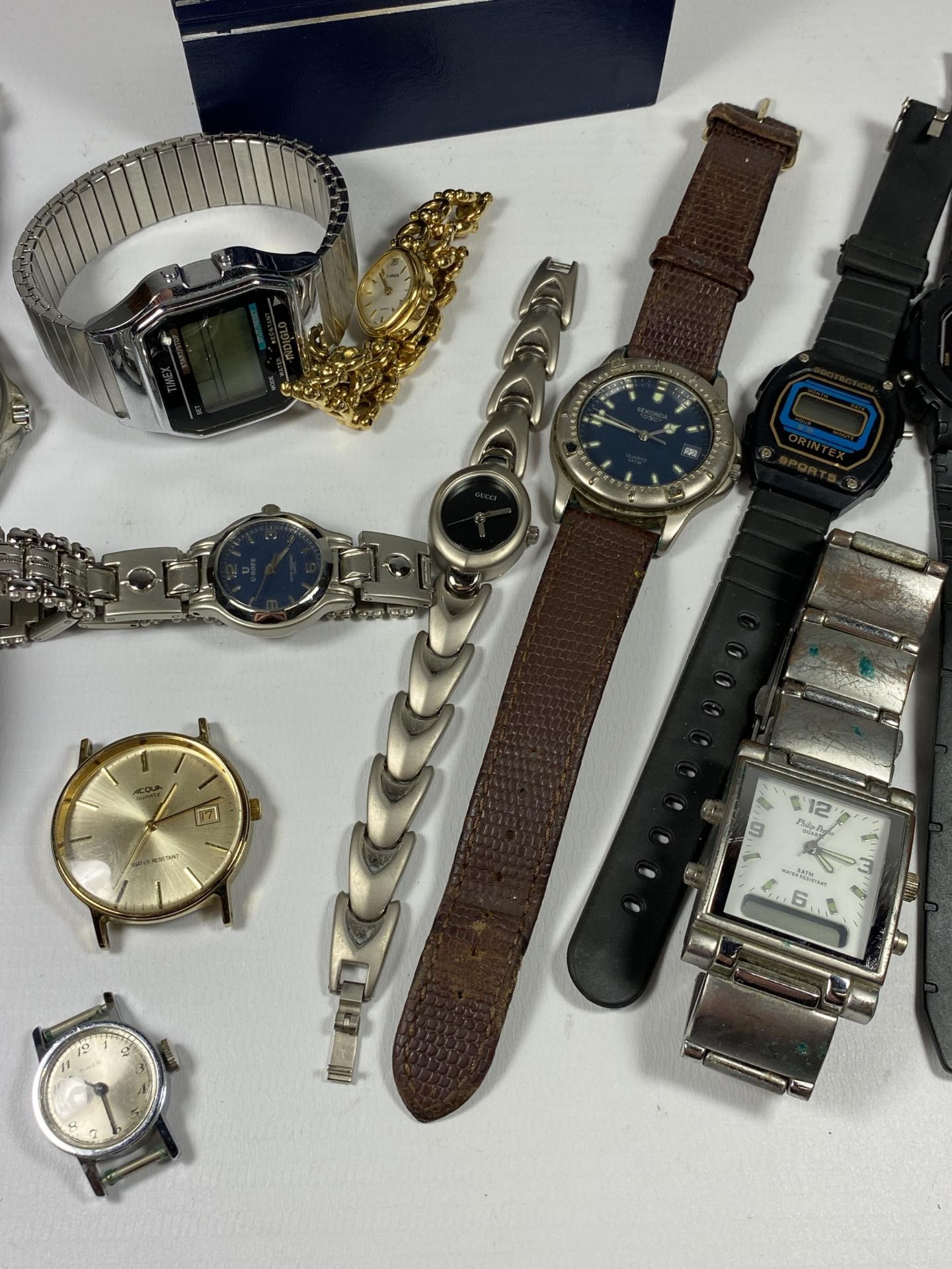 A MIXED LOT OF VINTAGE WATCHES TO INCLUDE GUCCI, SEIKO, SEKONDA ETC - Image 3 of 4
