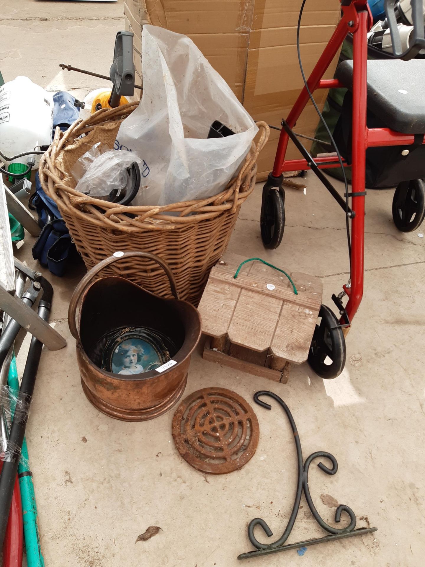 AN ASSORTMENT OF ITEMS TO INCLUDE A WICKER LOG BASKET ANDA COPPER COAL BUCKET ETC