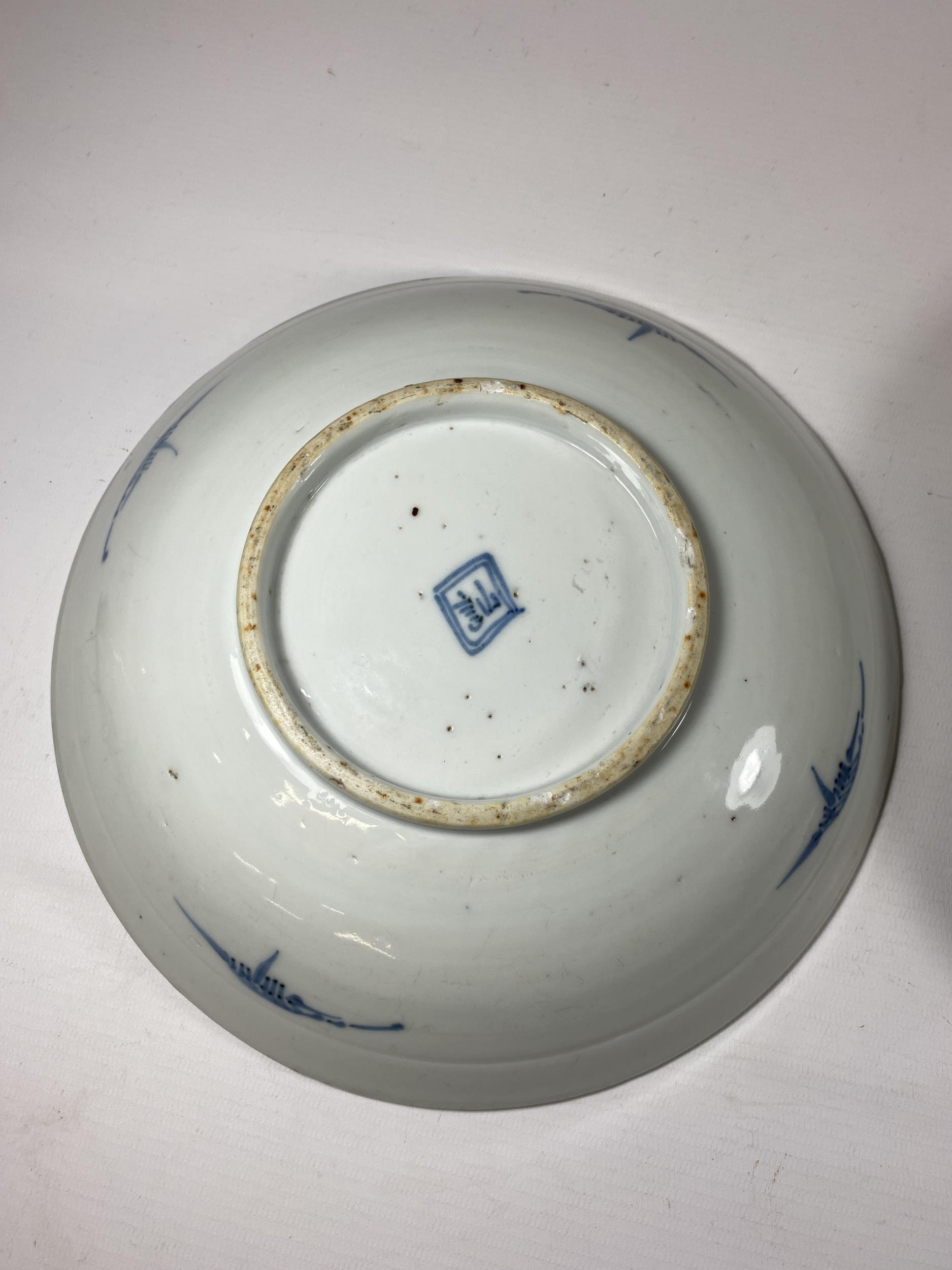 A PAIR OF CHINESE QING 19TH CENTURY BLUE AND WHITE PLATES WITH ROOSTER & FLORAL DESIGN, SEAL MARK TO - Image 4 of 8