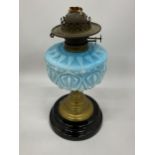 A VINTAGE OIL LAMP WITH BLUE GLASS RESERVOIR, HEIGHT 35CM