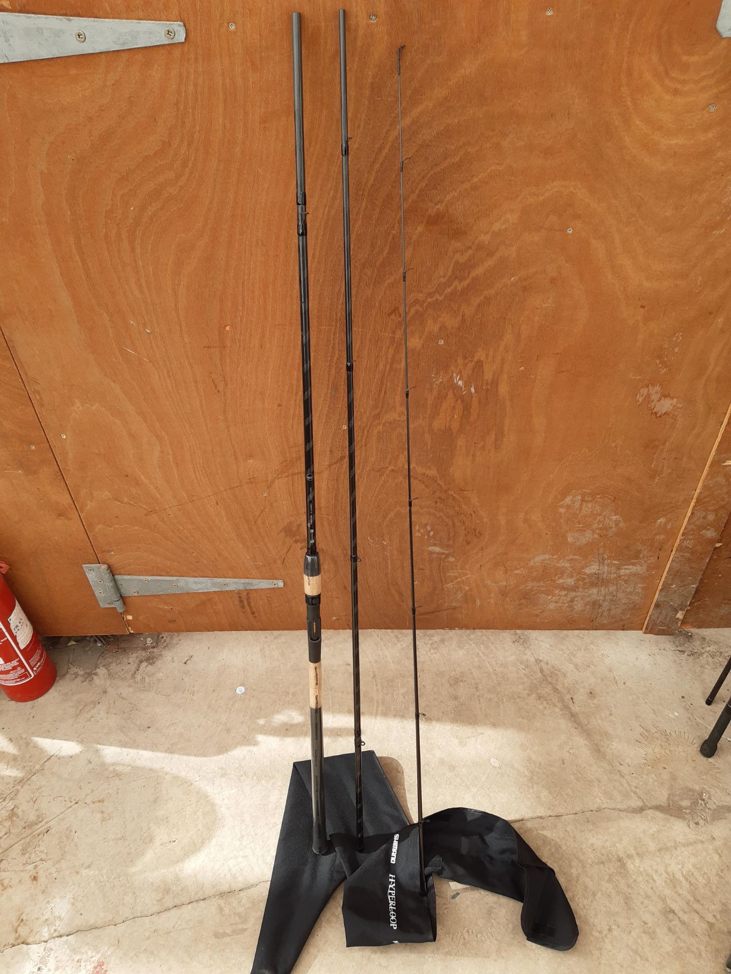 AN UNUSED AS NEW 13FT THREE SECTION SHIMANO HYPERLOOP MATCH 390FA FISHING ROD - Image 2 of 5