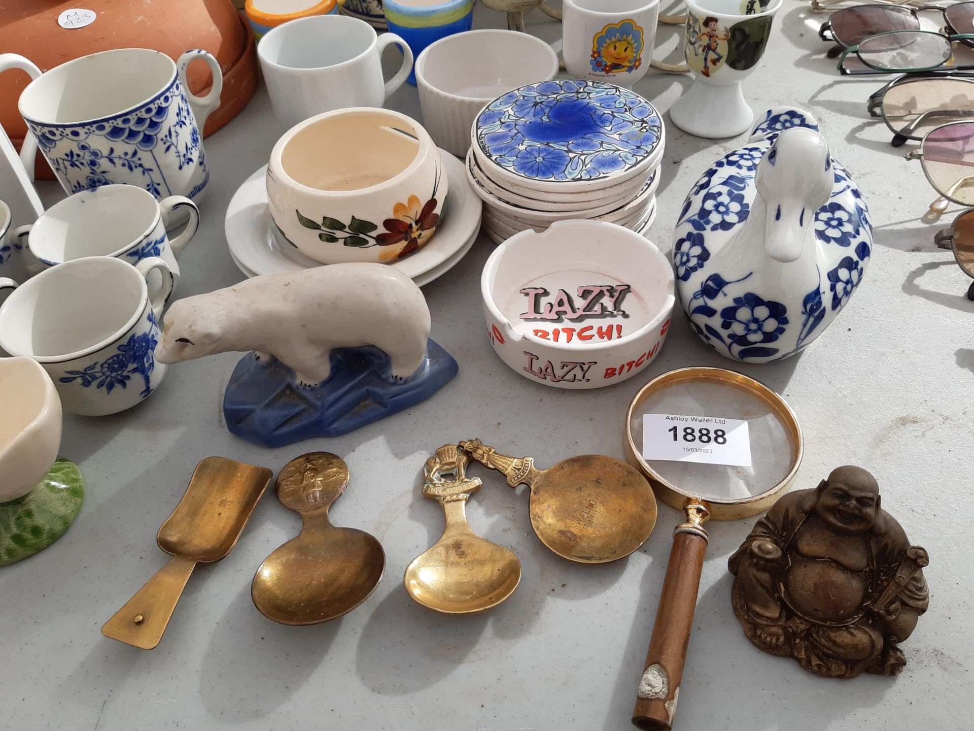 AN ASSORTMENT OF CERAMICS TO INCLUDE EGG CUPS AND A CELERY POT ETC - Image 3 of 4