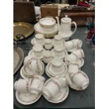 A PARAGON BELINDA PART DINNER SERVICE TO INCLUDE DINNER PLATES, CUPS AND SAUCERS, COFFEE POT,