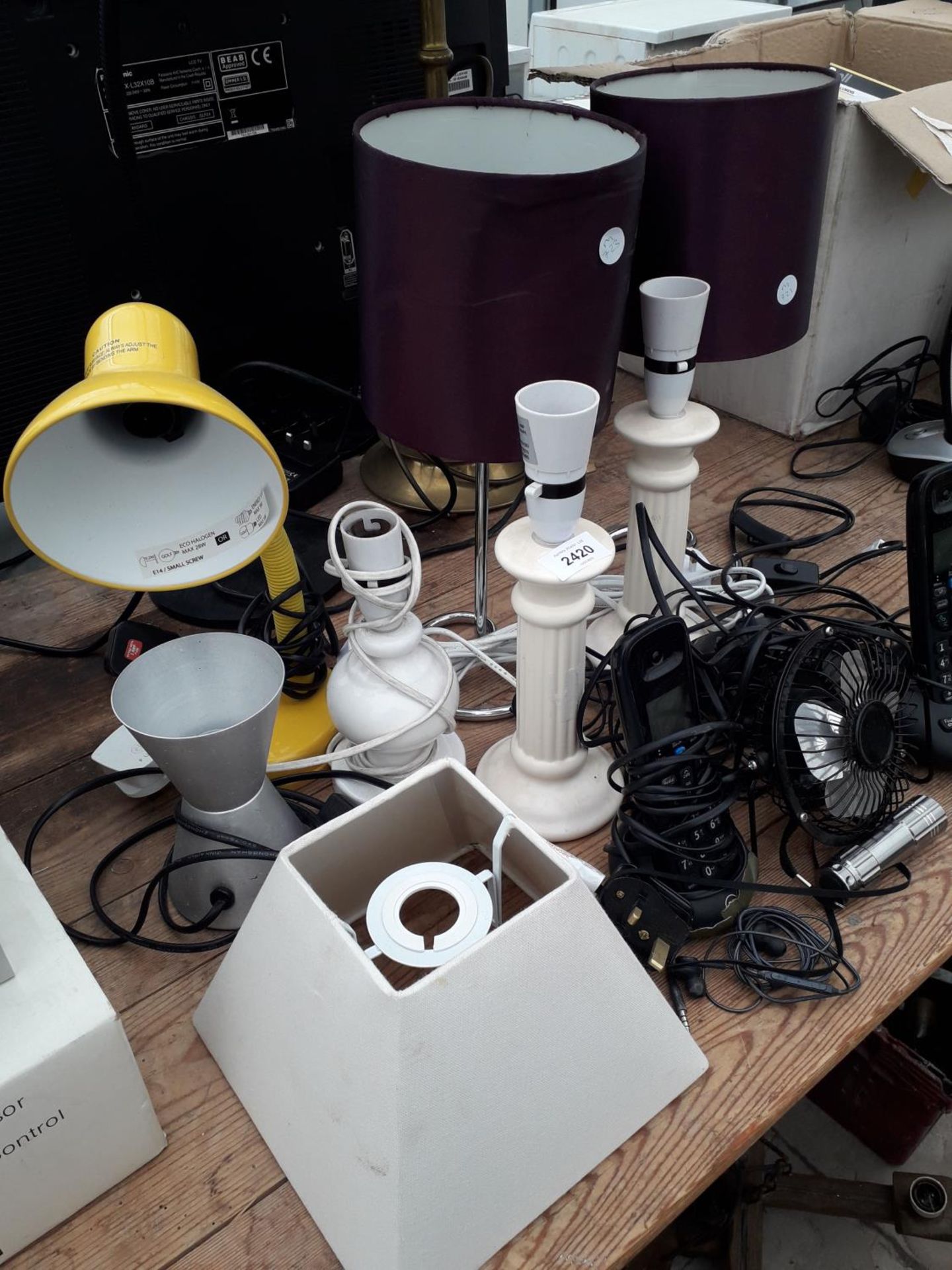 AN ASSORTMENT OF TABLE LAMPS AND PHIONES ETC - Image 2 of 3