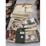 A QUANTITY OF EPHEMERA TO INCLUDE PHOTOGRAPHS, CERTIFICATES ETC