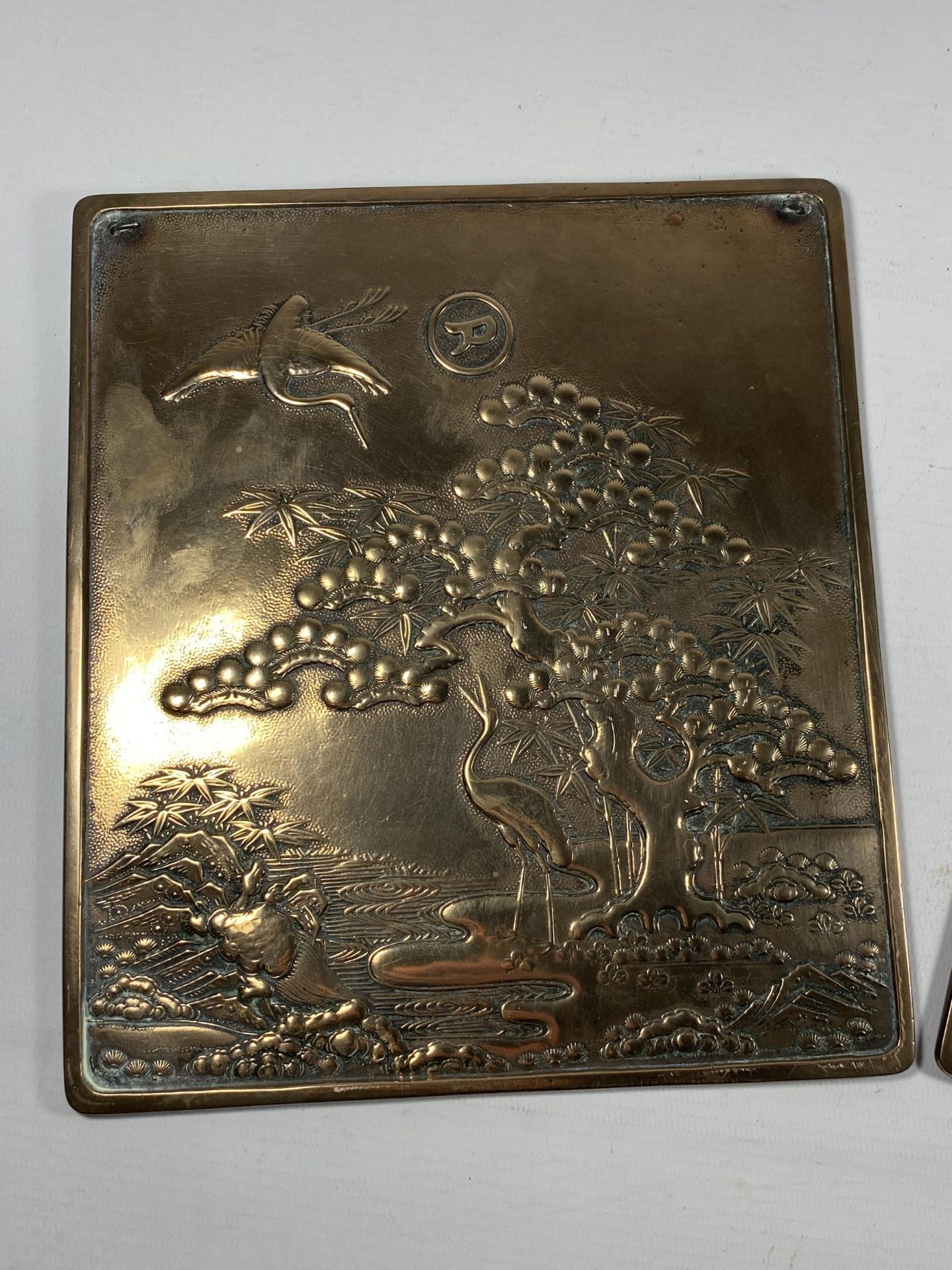 A PAIR OF JAPANESE MEIJI PERIOD (1868-1912) HEAVY BRONZE MIRROR PLAQUES WITH CRANE DESIGN, 23 X 20CM - Image 2 of 9